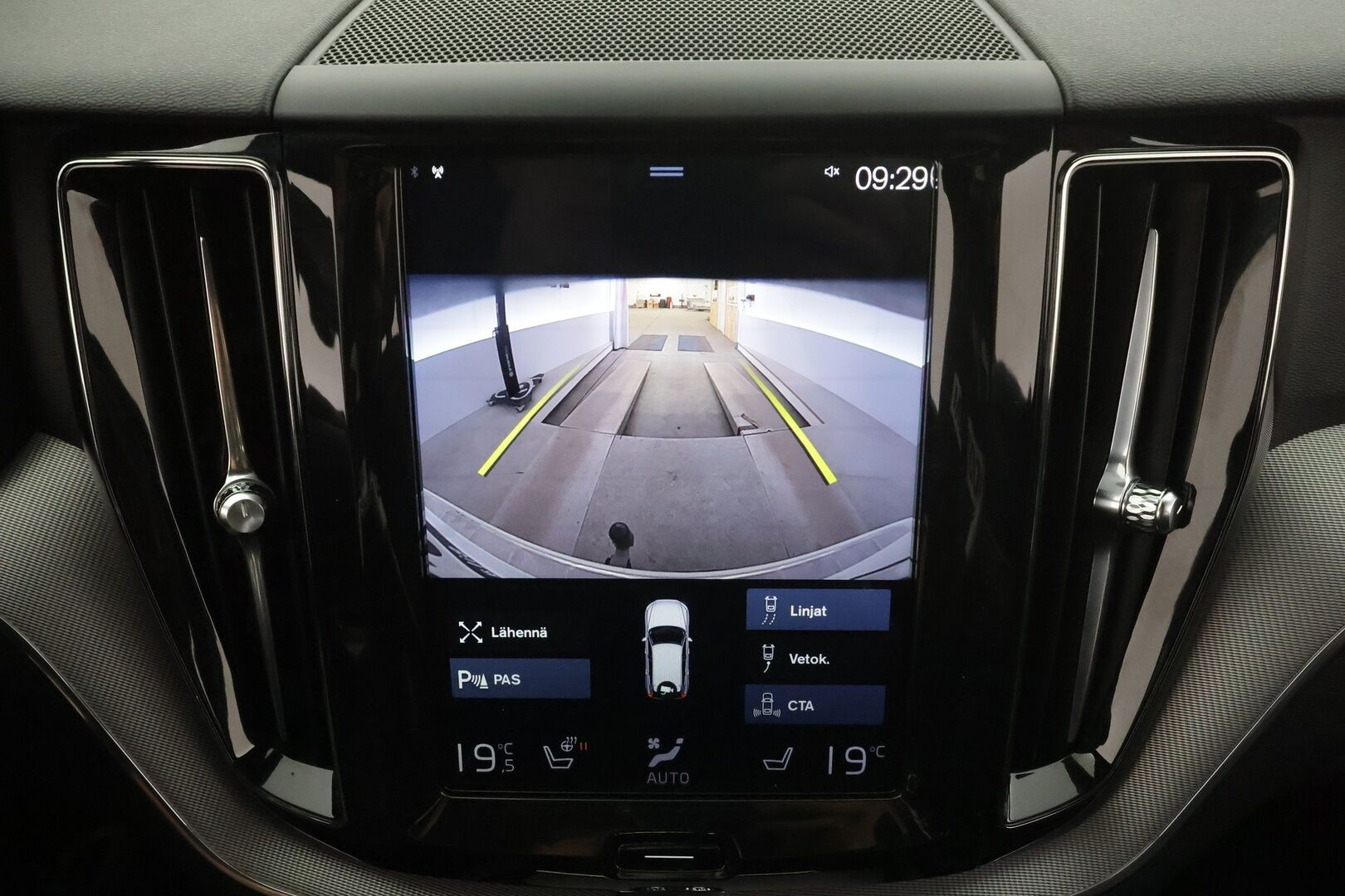 Volvo XC60 2018 D4 AWD Business R-Design aut * ACC / Bower & Wilkins / Webasto / Koukku / Muistipenkki / Keyless / LED * - Suomi-auto / Kahdet renkaat