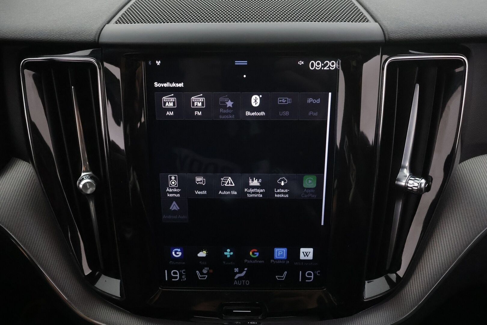 Volvo XC60 2018 D4 AWD Business R-Design aut * ACC / Bower & Wilkins / Webasto / Koukku / Muistipenkki / Keyless / LED * - Suomi-auto / Kahdet renkaat