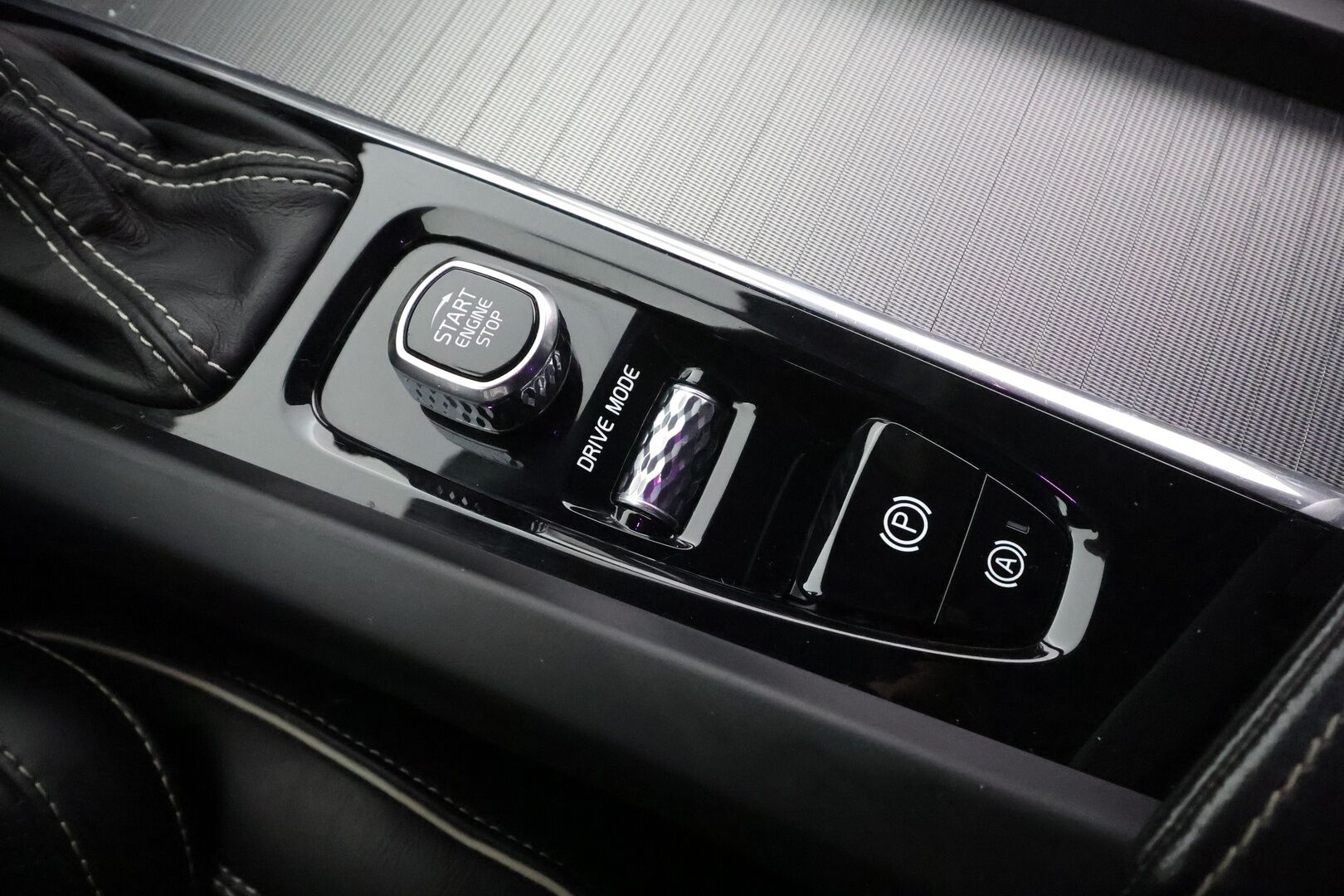 Volvo XC60 2018 D4 AWD Business R-Design aut * ACC / Bower & Wilkins / Webasto / Koukku / Muistipenkki / Keyless / LED * - Suomi-auto / Kahdet renkaat