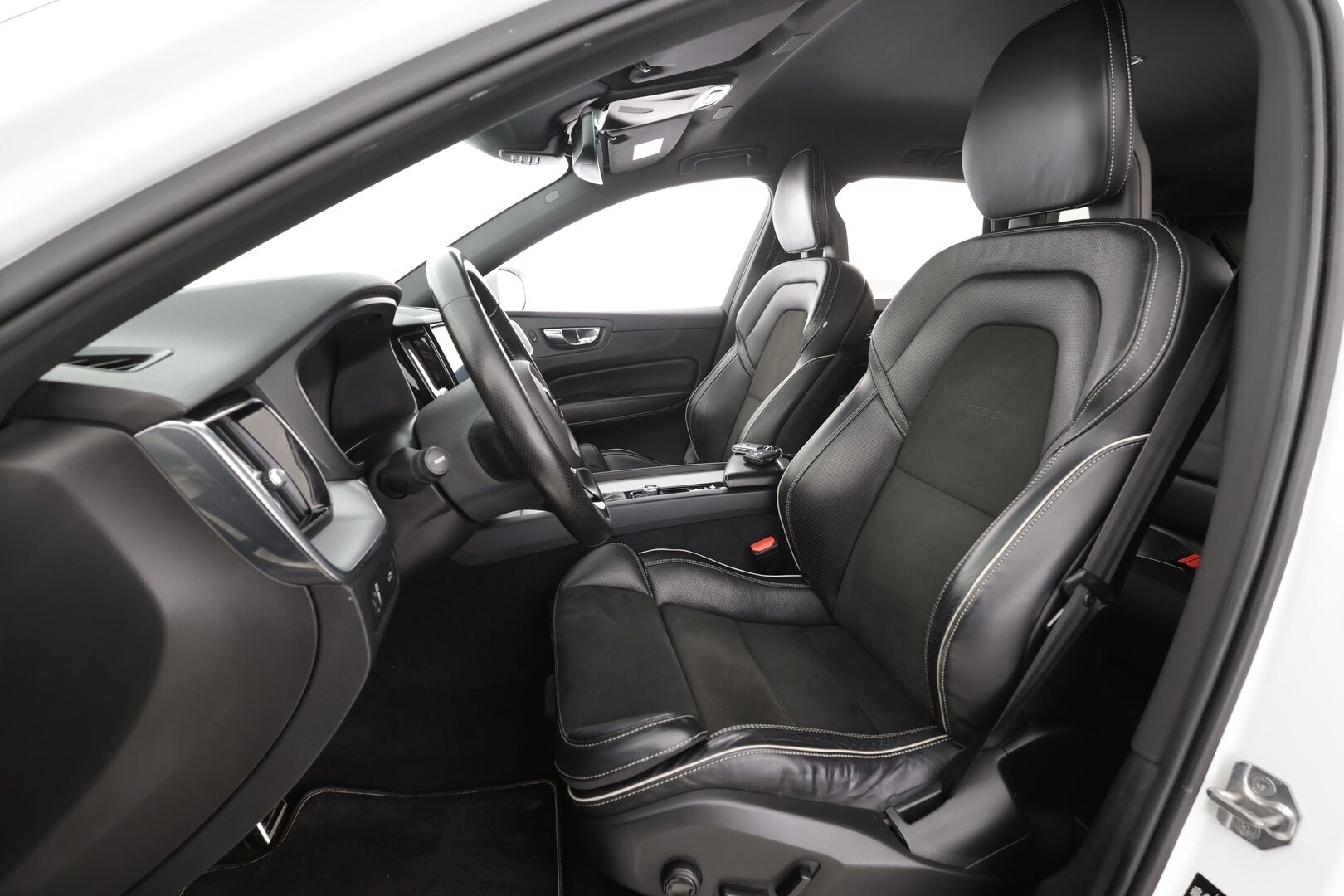 Volvo XC60 2018 D4 AWD Business R-Design aut * ACC / Bower & Wilkins / Webasto / Koukku / Muistipenkki / Keyless / LED * - Suomi-auto / Kahdet renkaat