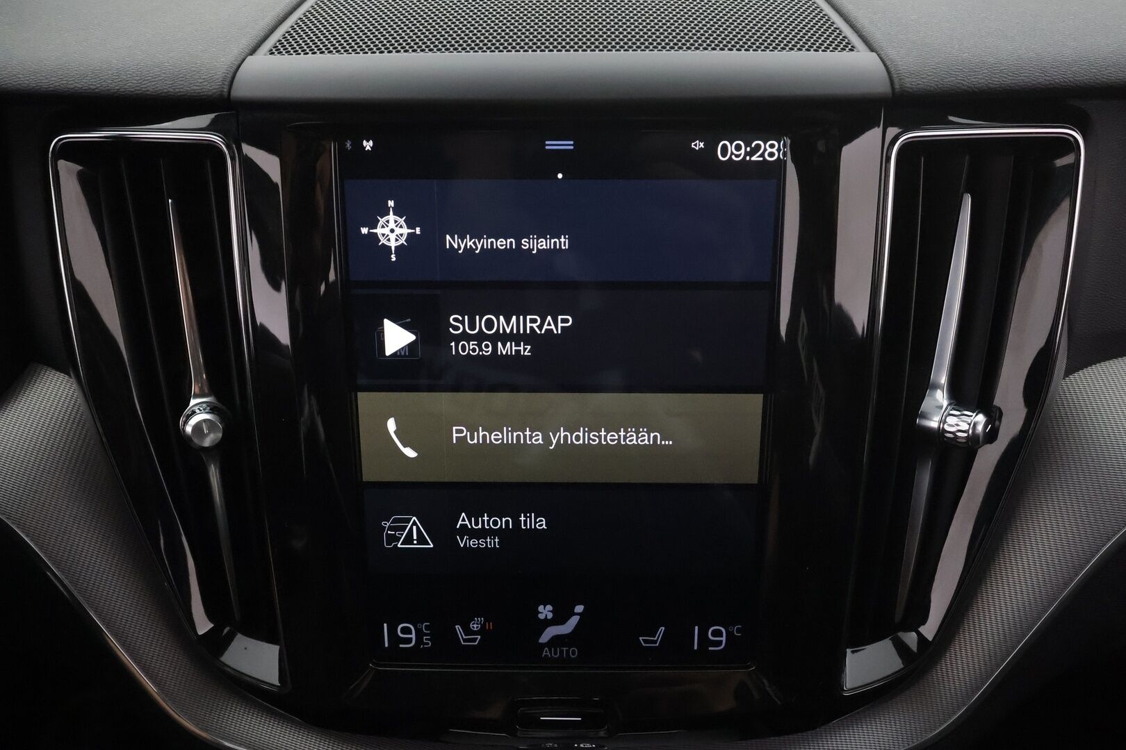 Volvo XC60 2018 D4 AWD Business R-Design aut * ACC / Bower & Wilkins / Webasto / Koukku / Muistipenkki / Keyless / LED * - Suomi-auto / Kahdet renkaat