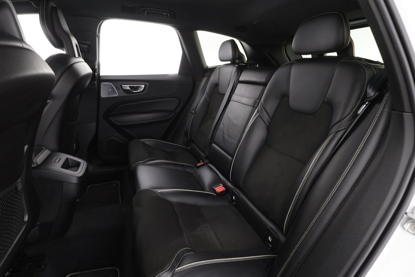 Volvo XC60 2018 D4 AWD Business R-Design aut * ACC / Bower & Wilkins / Webasto / Koukku / Muistipenkki / Keyless / LED * - Suomi-auto / Kahdet renkaat