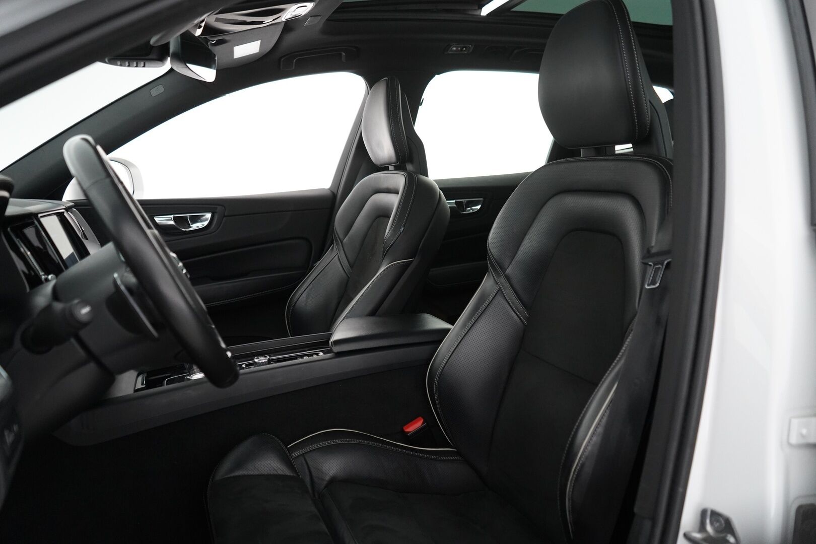 Volvo XC60 2018 T8 AWD Business R-Design aut *360-Kamera / Koukku / Panorama / Hud / Webasto / ACC / Muistipenkki / Pilot-assist - Suomi-auto / Viimeisin huolto 203tkm / Kahdet alumiinivanteet / Huippuvarusteet