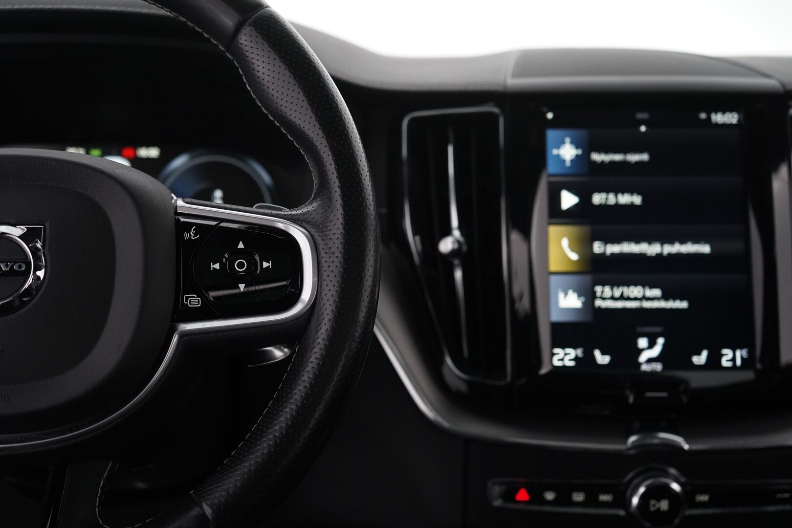 Volvo XC60 2018 T8 AWD Business R-Design aut *360-Kamera / Koukku / Panorama / Hud / Webasto / ACC / Muistipenkki / Pilot-assist - Suomi-auto / Viimeisin huolto 203tkm / Kahdet alumiinivanteet / Huippuvarusteet