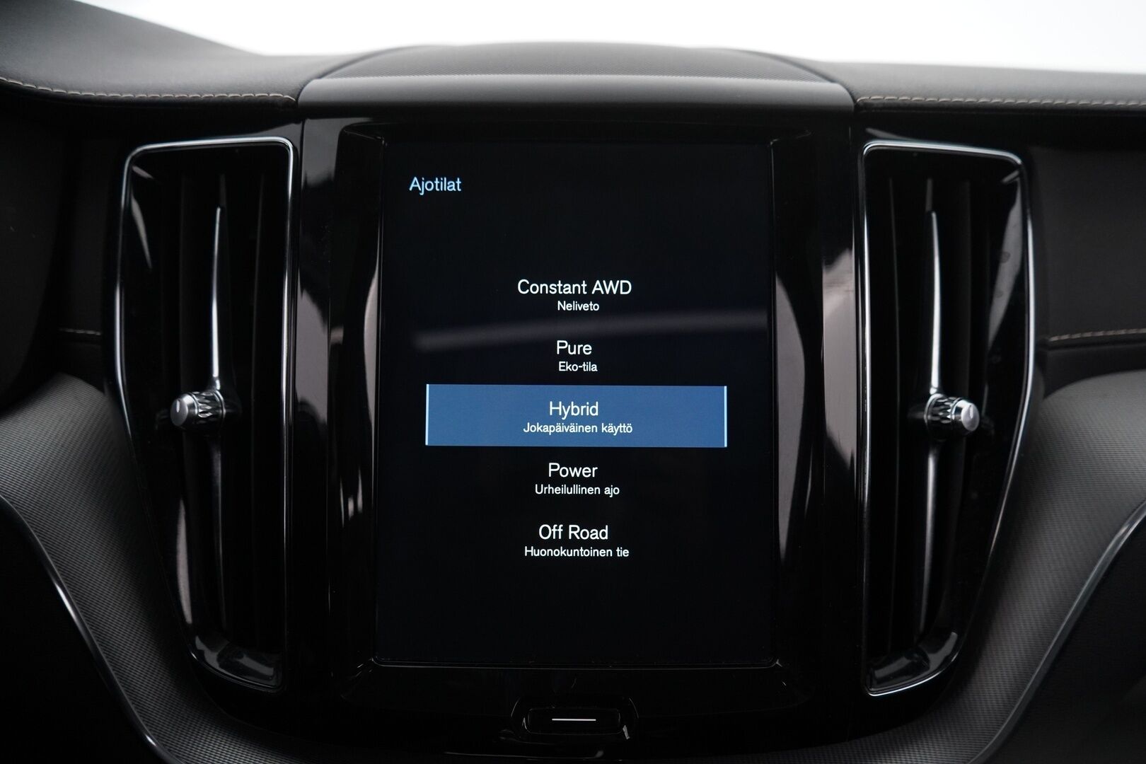 Volvo XC60 2018 T8 AWD Business R-Design aut *360-Kamera / Koukku / Panorama / Hud / Webasto / ACC / Muistipenkki / Pilot-assist - Suomi-auto / Viimeisin huolto 203tkm / Kahdet alumiinivanteet / Huippuvarusteet