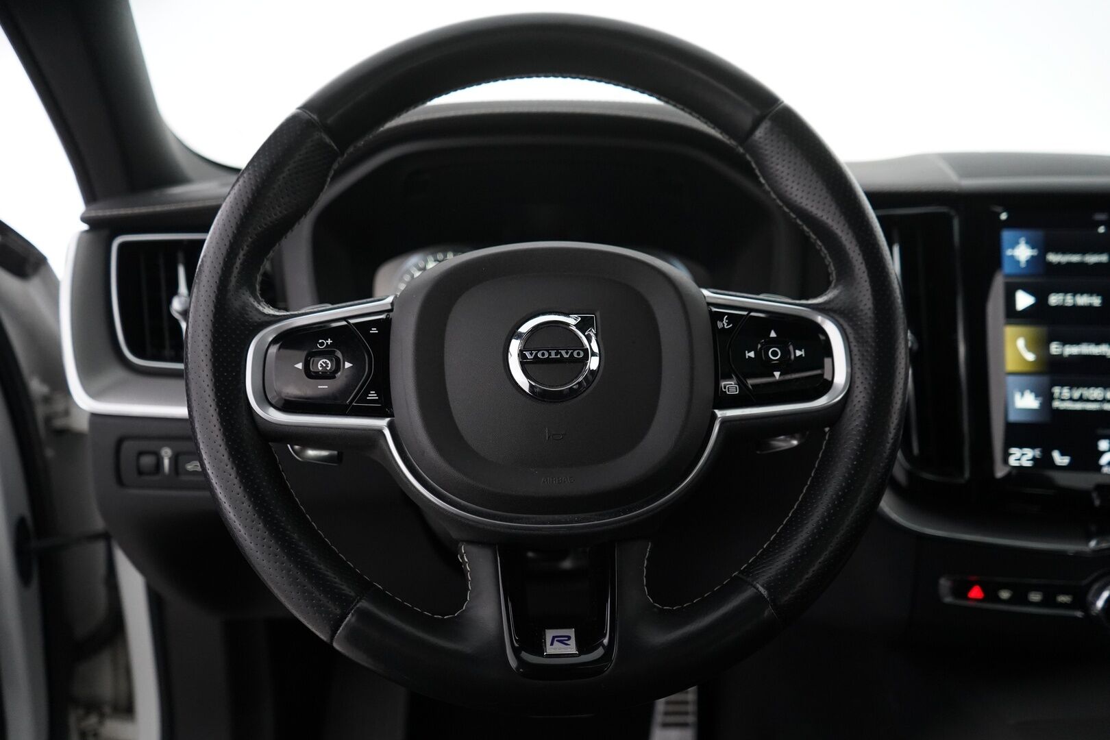 Volvo XC60 2018 T8 AWD Business R-Design aut *360-Kamera / Koukku / Panorama / Hud / Webasto / ACC / Muistipenkki / Pilot-assist - Suomi-auto / Viimeisin huolto 203tkm / Kahdet alumiinivanteet / Huippuvarusteet