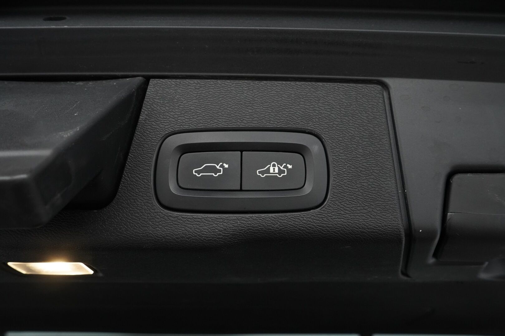 Volvo XC60 2018 T8 AWD Business R-Design aut *360-Kamera / Koukku / Panorama / Hud / Webasto / ACC / Muistipenkki / Pilot-assist - Suomi-auto / Viimeisin huolto 203tkm / Kahdet alumiinivanteet / Huippuvarusteet