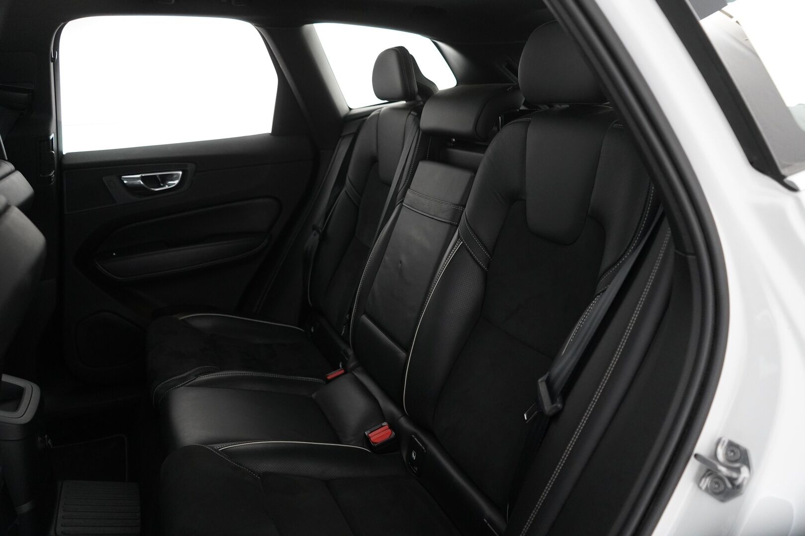 Volvo XC60 2018 T8 AWD Business R-Design aut *360-Kamera / Koukku / Panorama / Hud / Webasto / ACC / Muistipenkki / Pilot-assist - Suomi-auto / Viimeisin huolto 203tkm / Kahdet alumiinivanteet / Huippuvarusteet