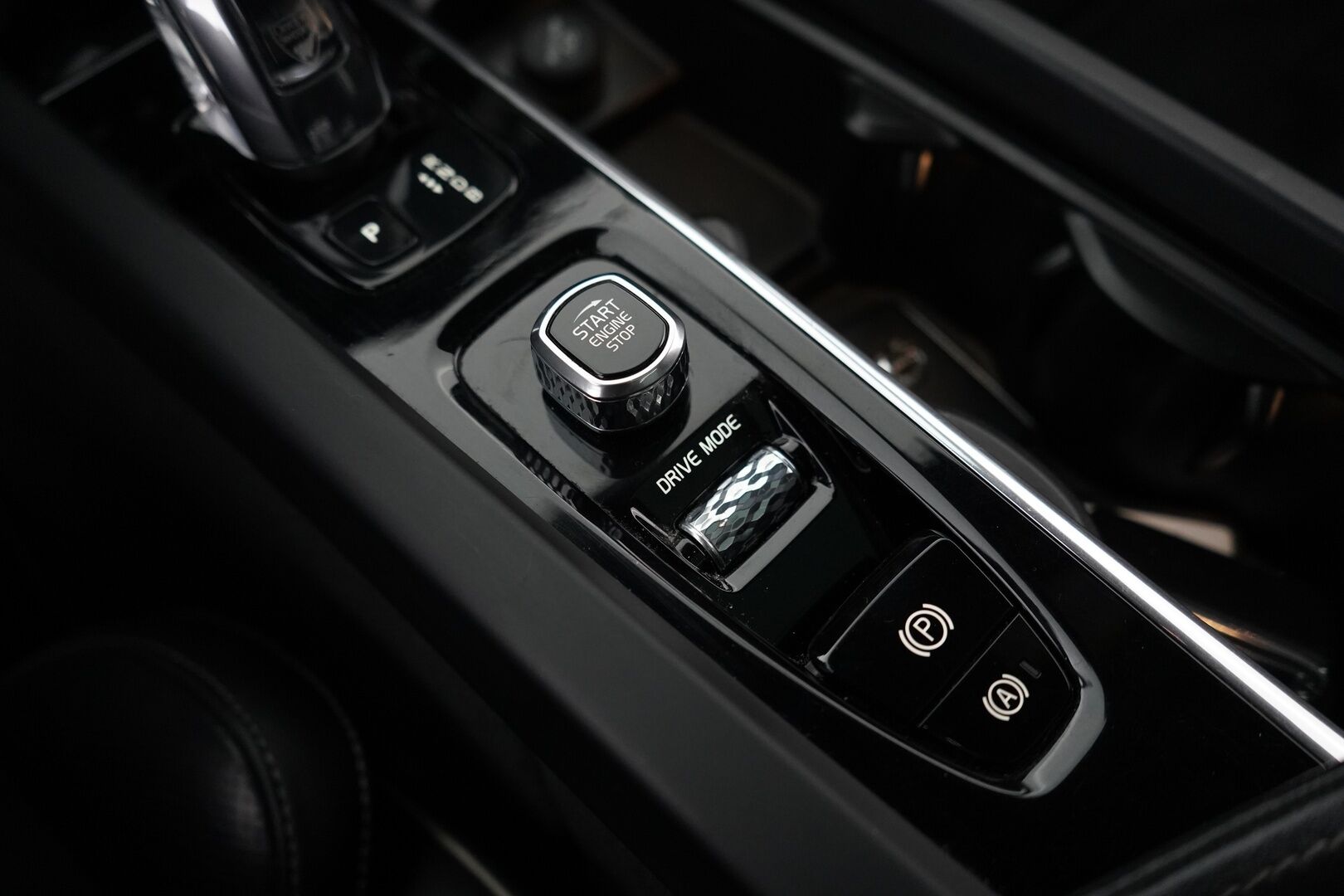 Volvo XC60 2018 T8 AWD Business R-Design aut *360-Kamera / Koukku / Panorama / Hud / Webasto / ACC / Muistipenkki / Pilot-assist - Suomi-auto / Viimeisin huolto 203tkm / Kahdet alumiinivanteet / Huippuvarusteet