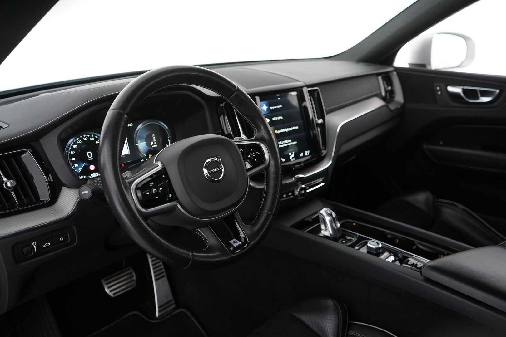 Volvo XC60 2018 T8 AWD Business R-Design aut *360-Kamera / Koukku / Panorama / Hud / Webasto / ACC / Muistipenkki / Pilot-assist - Suomi-auto / Viimeisin huolto 203tkm / Kahdet alumiinivanteet / Huippuvarusteet