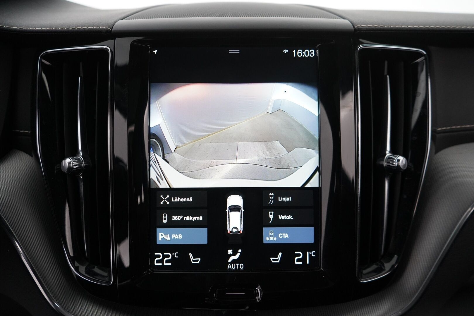 Volvo XC60 2018 T8 AWD Business R-Design aut *360-Kamera / Koukku / Panorama / Hud / Webasto / ACC / Muistipenkki / Pilot-assist - Suomi-auto / Viimeisin huolto 203tkm / Kahdet alumiinivanteet / Huippuvarusteet