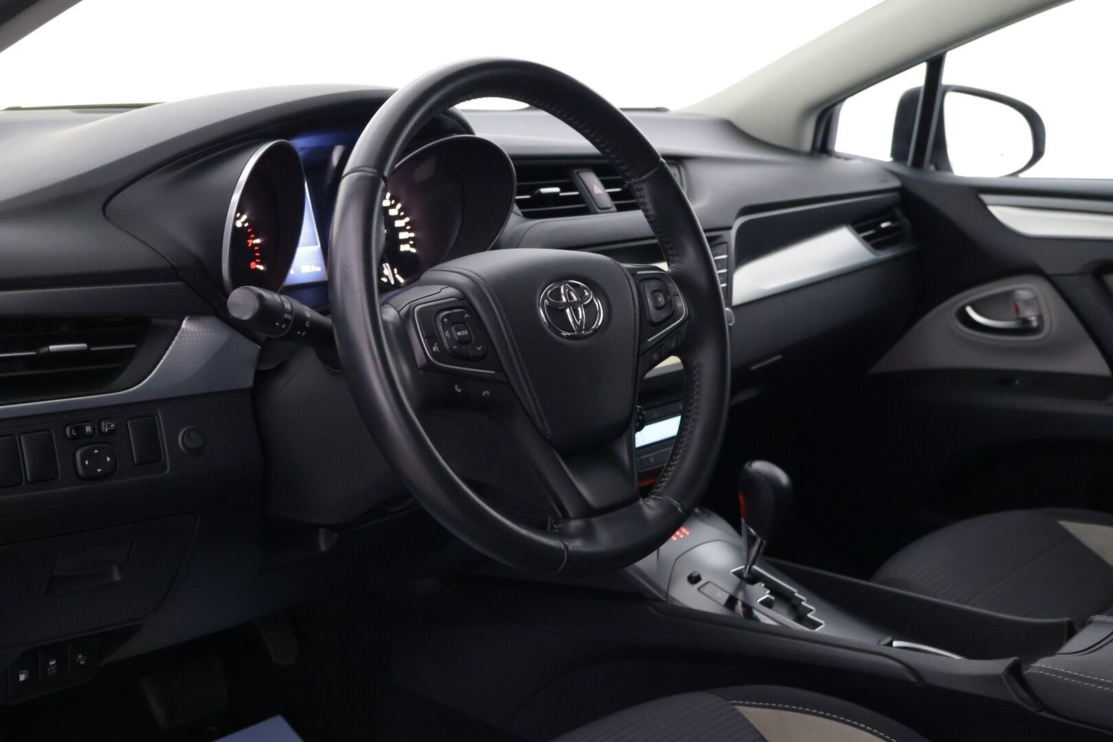 Toyota Avensis 2018 1,8 Valvematic Active Edition Touring Sports Multidrive S - | Suomiauto | 1-om | Merkkihuollettu | P-Kamera | Koukku | Lohko+sis.lämmitin | 