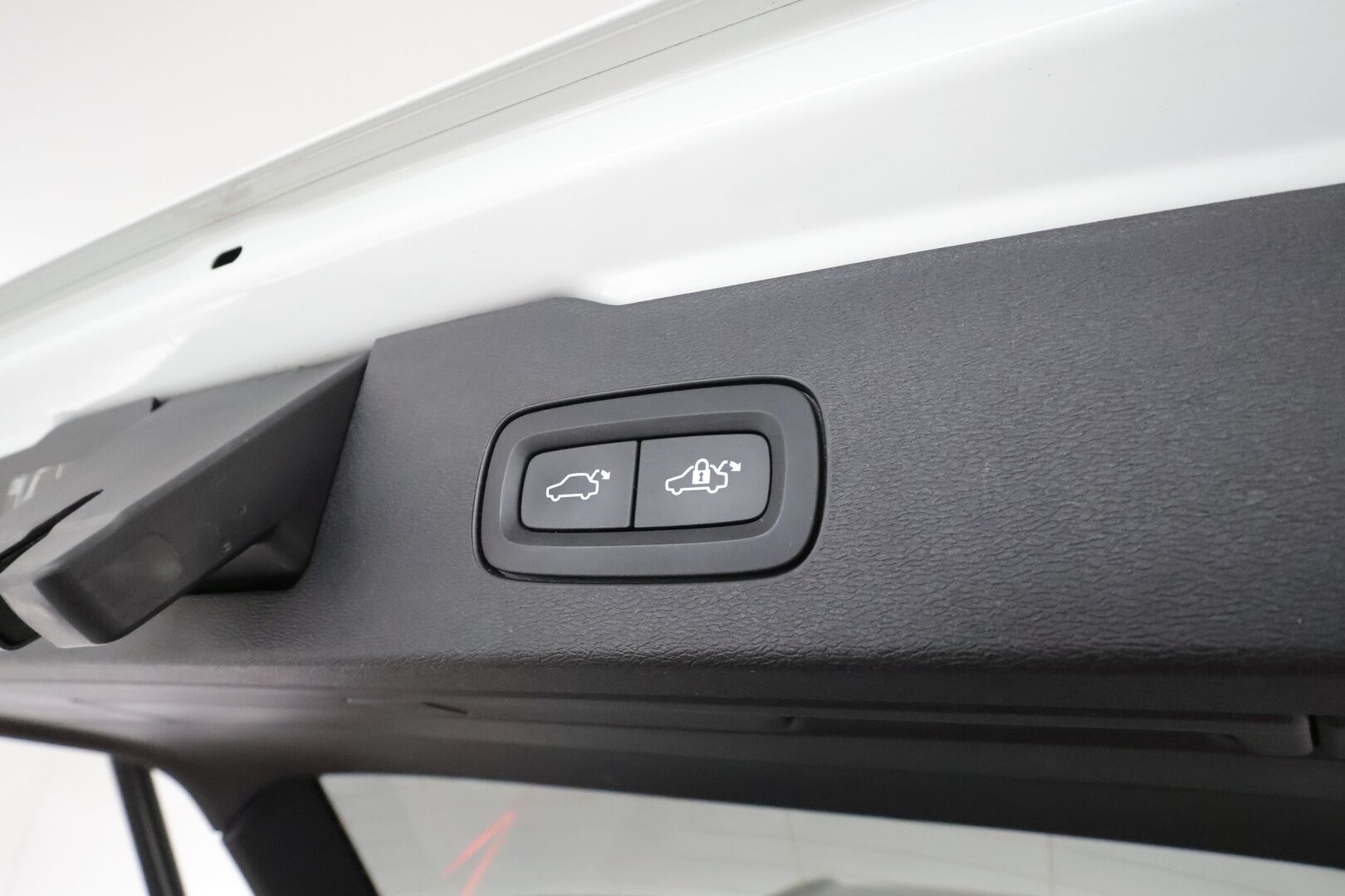Volvo V60 2021 T6 TwE AWD Inscription Expression aut *ACC / P.kamera / BLIS / Webasto / Koukku / LED / Navi* - Akku kuntotarkastettu / Kahdet renkaat aluvanteilla / Merkkihuollettu