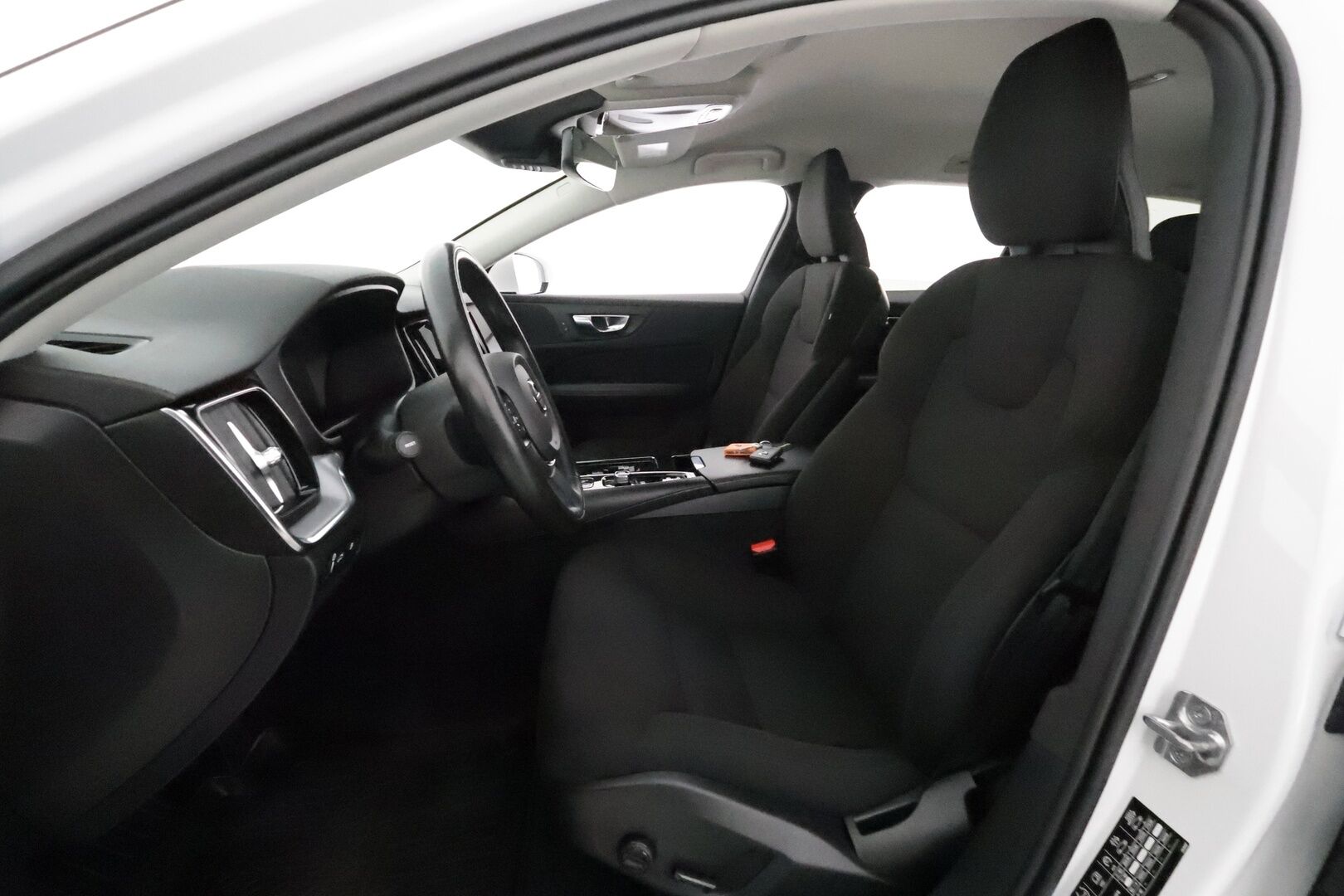 Volvo V60 2021 T6 TwE AWD Inscription Expression aut *ACC / P.kamera / BLIS / Webasto / Koukku / LED / Navi* - Akku kuntotarkastettu / Kahdet renkaat aluvanteilla / Merkkihuollettu