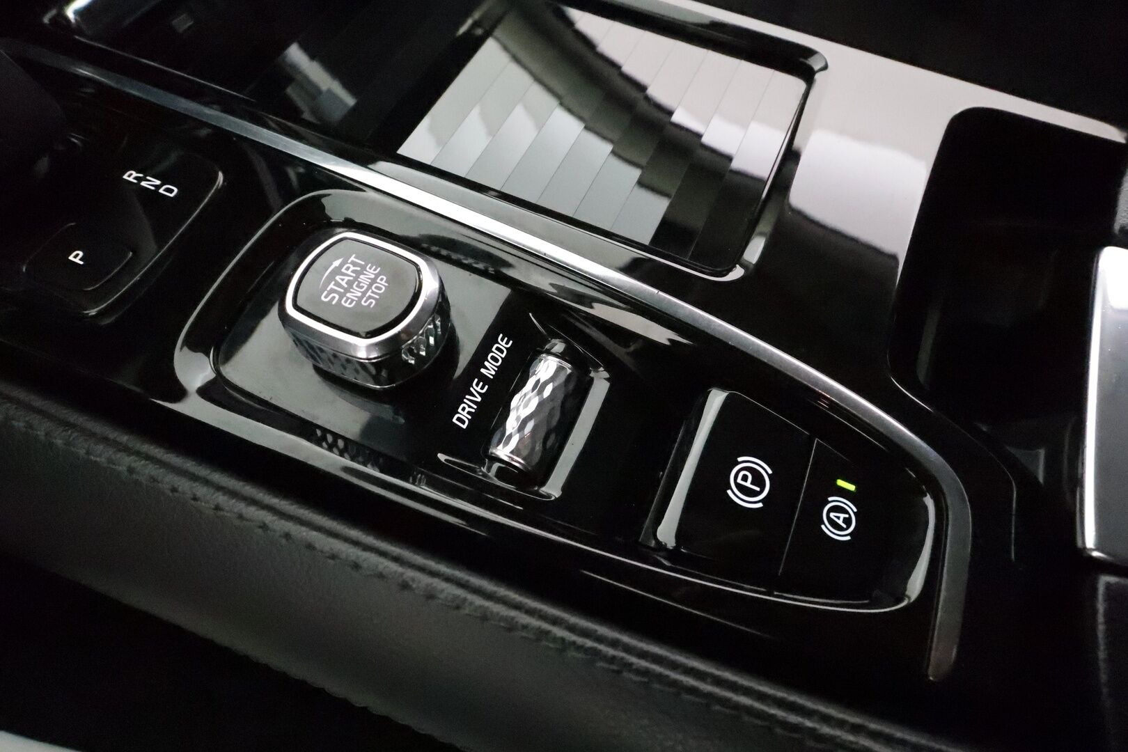Volvo V60 2021 T6 TwE AWD Inscription Expression aut *ACC / P.kamera / BLIS / Webasto / Koukku / LED / Navi* - Akku kuntotarkastettu / Kahdet renkaat aluvanteilla / Merkkihuollettu