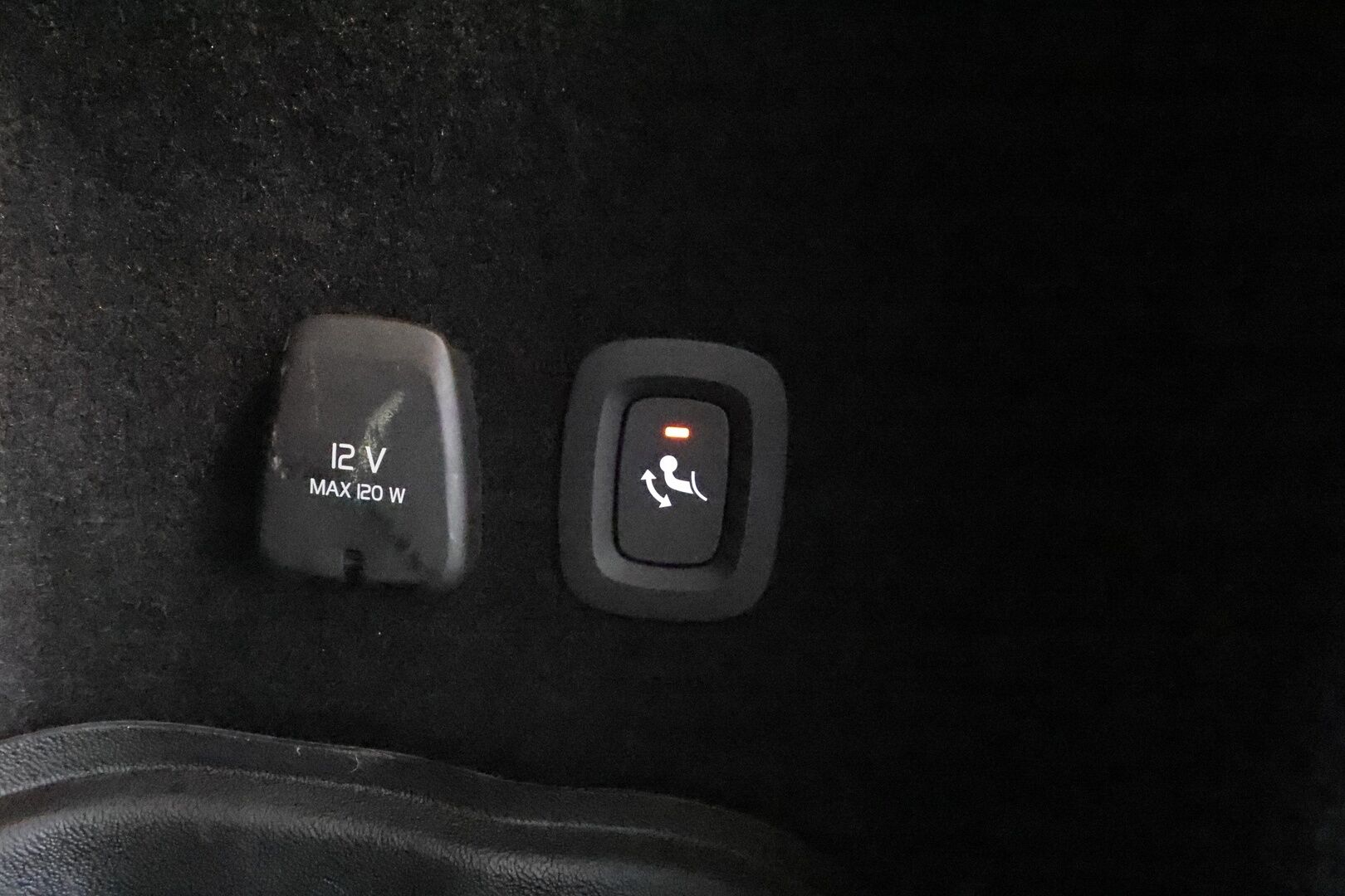 Volvo V60 2021 T6 TwE AWD Inscription Expression aut *ACC / P.kamera / BLIS / Webasto / Koukku / LED / Navi* - Akku kuntotarkastettu / Kahdet renkaat aluvanteilla / Merkkihuollettu