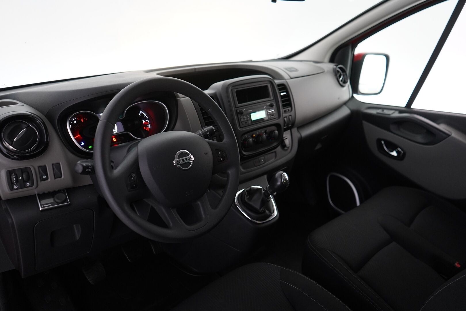 Nissan NV300 2018 Combi 1,6 dCi 95 6 M/T L1H1 1.2t FWD Comfort - KATSO HINTA! | Webasto | Vakkari | Suomi-auto | 9-paikkainen | Seuraava katsastus 03/27 | 2x renkaat | Juuri huollettu
