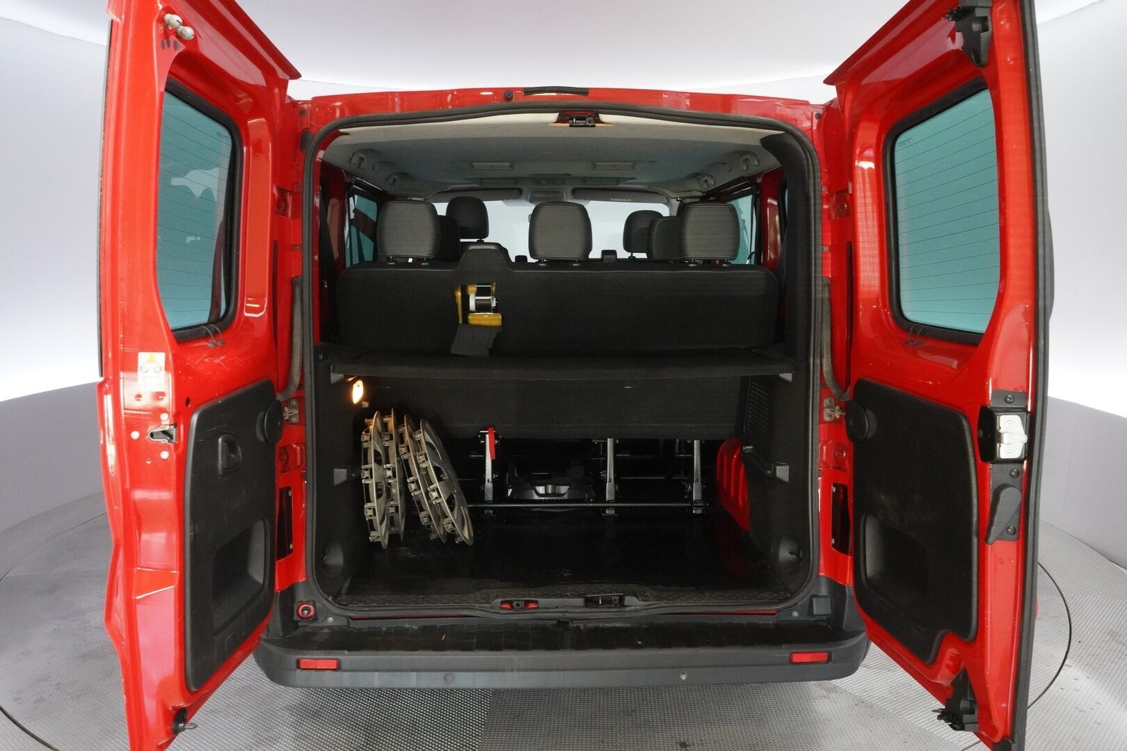 Nissan NV300 2018 Combi 1,6 dCi 95 6 M/T L1H1 1.2t FWD Comfort - KATSO HINTA! | Webasto | Vakkari | Suomi-auto | 9-paikkainen | Seuraava katsastus 03/27 | 2x renkaat | Juuri huollettu