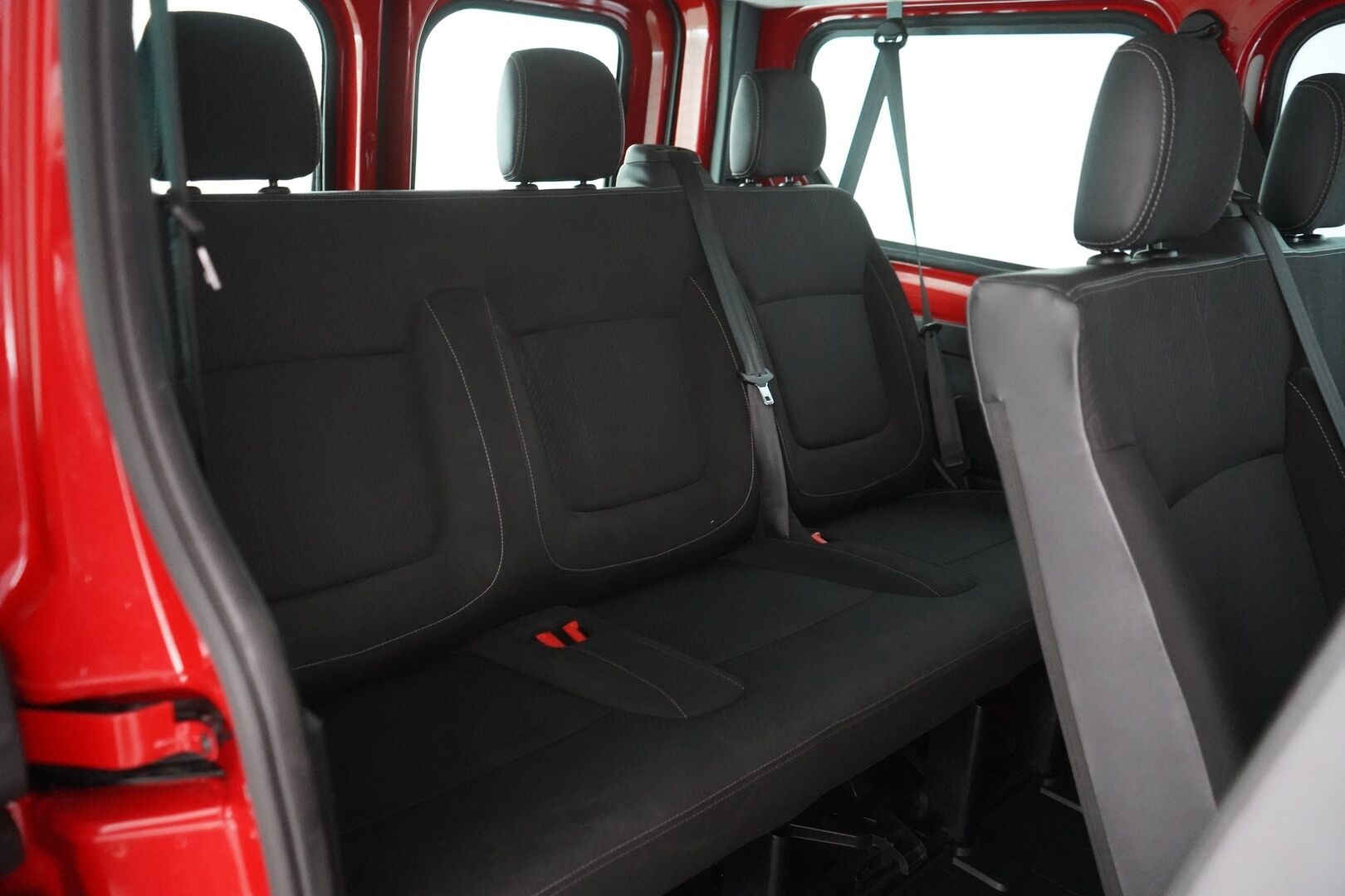Nissan NV300 2018 Combi 1,6 dCi 95 6 M/T L1H1 1.2t FWD Comfort - KATSO HINTA! | Webasto | Vakkari | Suomi-auto | 9-paikkainen | Seuraava katsastus 03/27 | 2x renkaat | Juuri huollettu