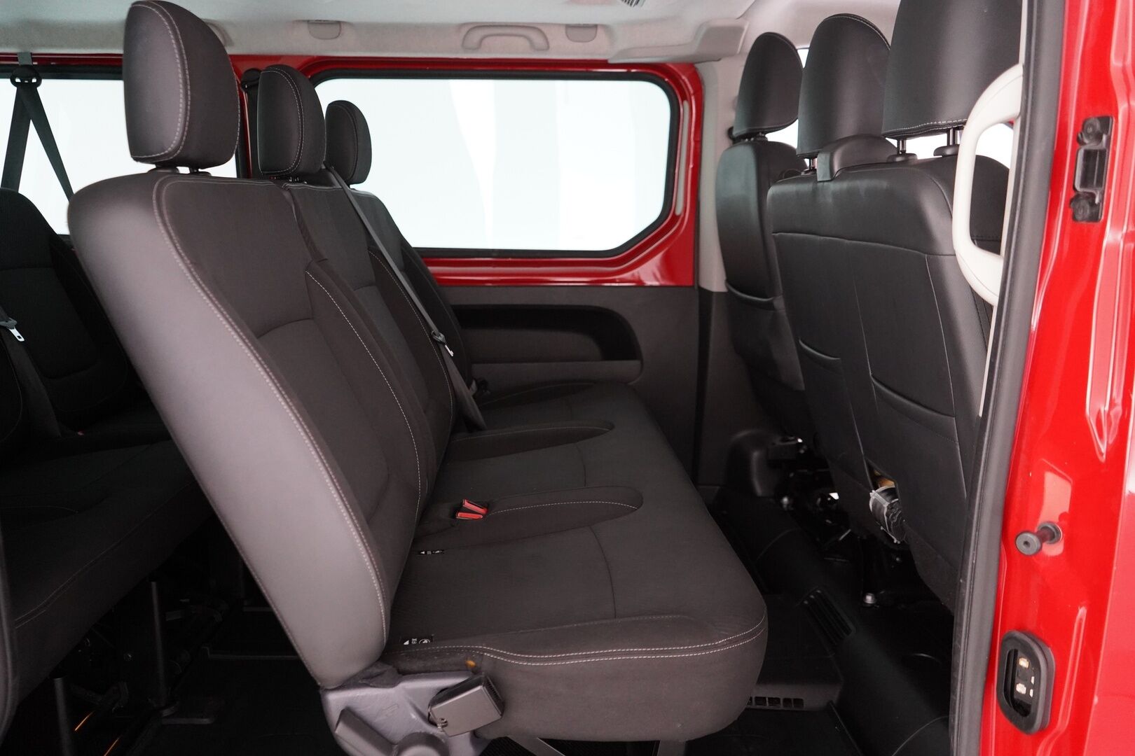 Nissan NV300 2018 Combi 1,6 dCi 95 6 M/T L1H1 1.2t FWD Comfort - KATSO HINTA! | Webasto | Vakkari | Suomi-auto | 9-paikkainen | Seuraava katsastus 03/27 | 2x renkaat | Juuri huollettu