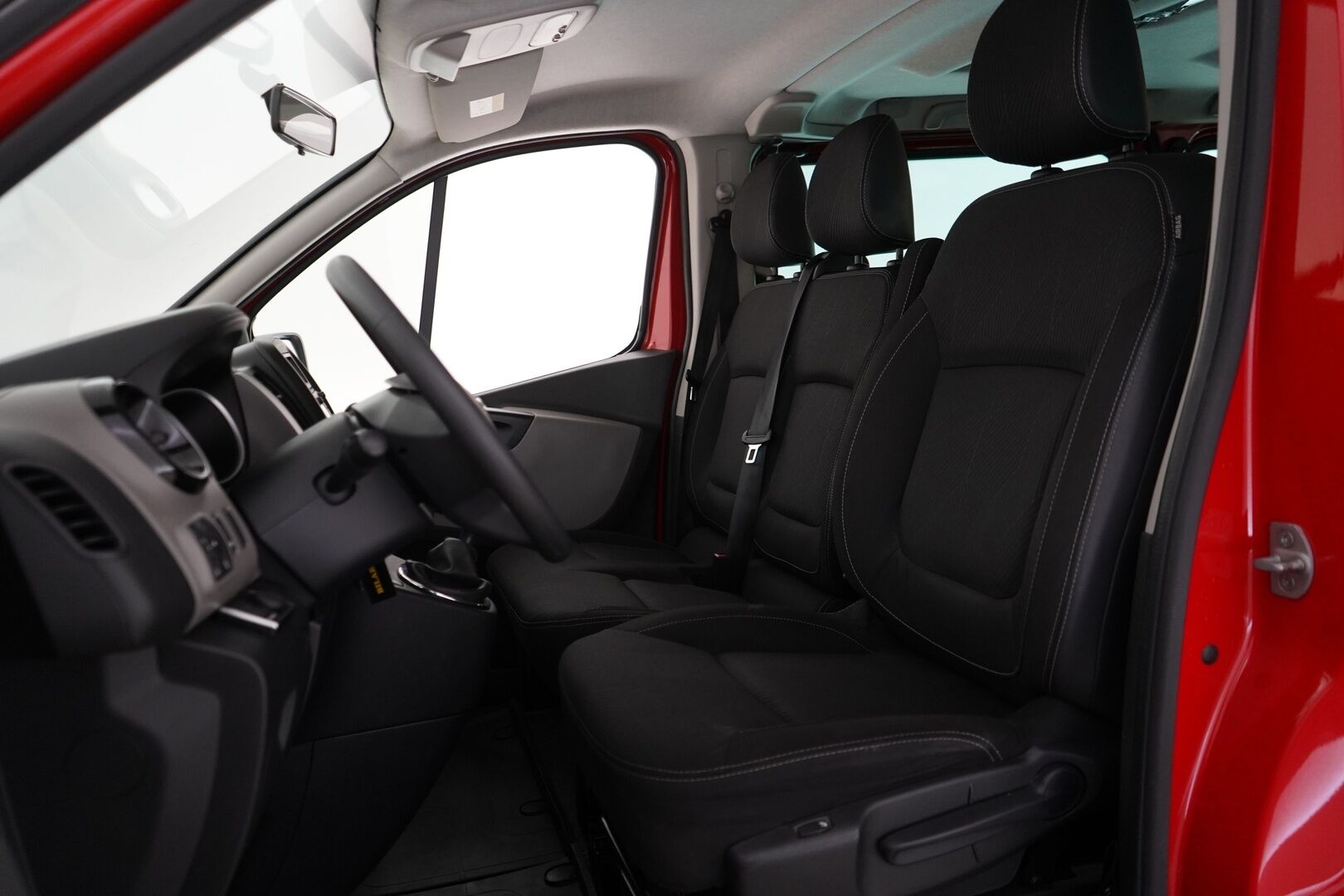 Nissan NV300 2018 Combi 1,6 dCi 95 6 M/T L1H1 1.2t FWD Comfort - KATSO HINTA! | Webasto | Vakkari | Suomi-auto | 9-paikkainen | Seuraava katsastus 03/27 | 2x renkaat | Juuri huollettu