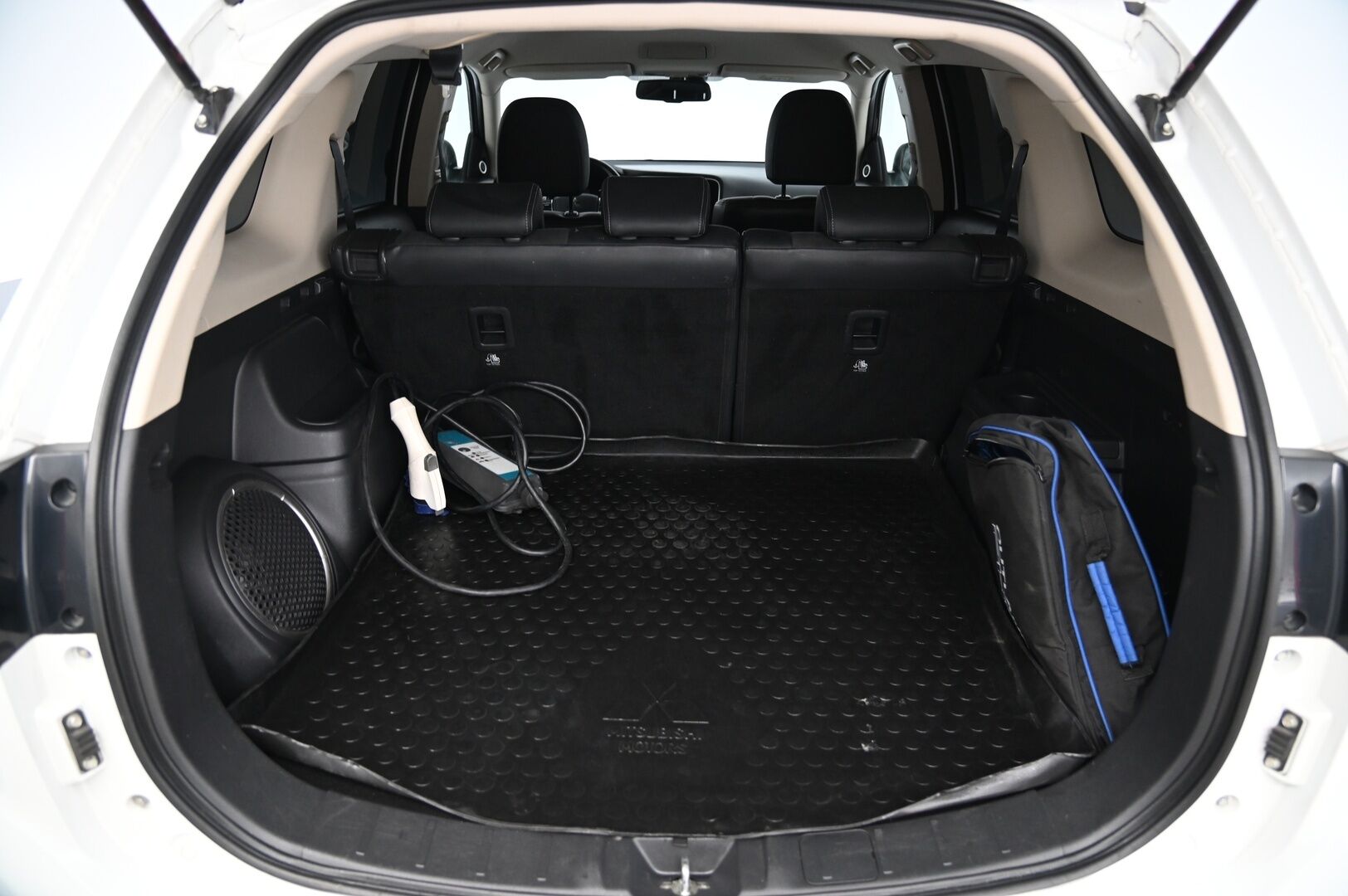 Mitsubishi Outlander 2016 Instyle Navi 4WD Aut *P-Kamera / Rockford Audio / Navi* - *Hyvät Nastat / Juuri tullut / Juuri leimattu* - HULLU BLACKWEEK KORKOTARJOUS 2,49%