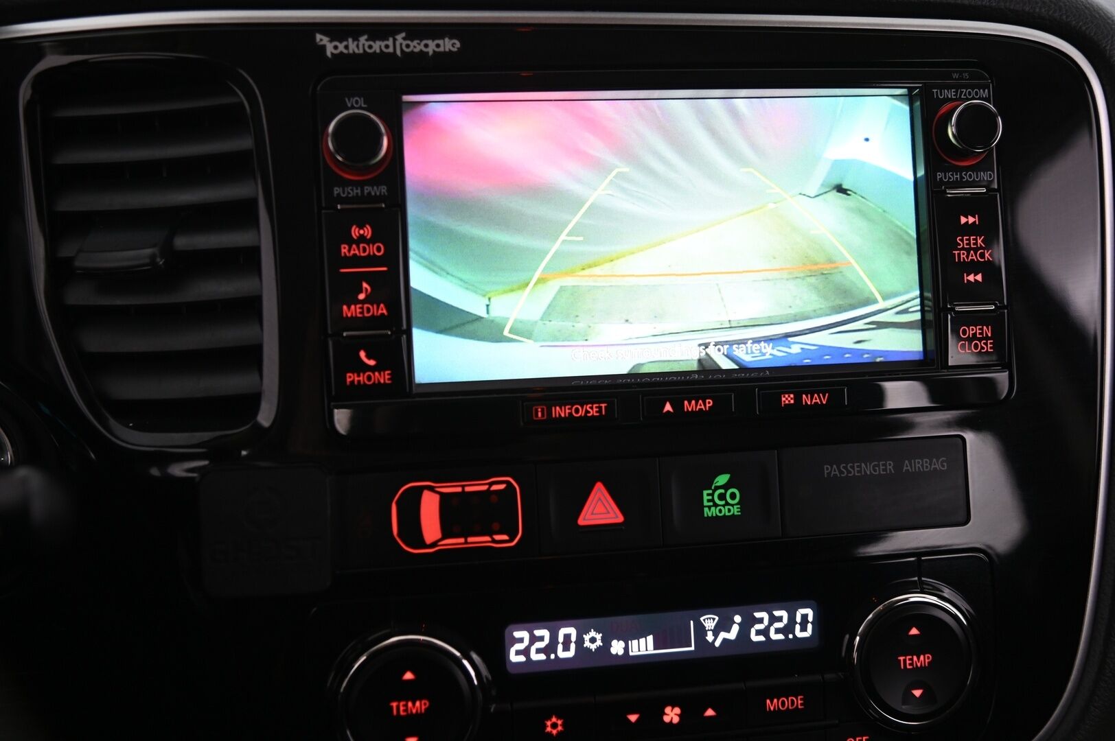 Mitsubishi Outlander 2015 Mitsubishi Outlander Farmari (AC) 4ov 1998cm3 *P-Kamera / Rockford Audio / Navi* - *Hyvät Nastat / Juuri tullut / Juuri leimattu* - HULLU BLACKWEEK KORKOTARJOUS 2,49%