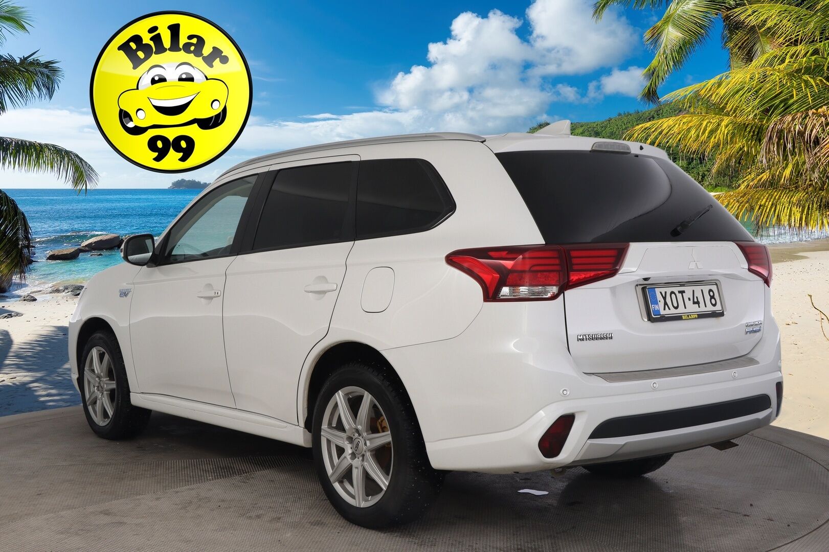 Mitsubishi Outlander 2015 Mitsubishi Outlander Farmari (AC) 4ov 1998cm3 *P-Kamera / Rockford Audio / Navi* - *Hyvät Nastat / Juuri tullut / Juuri leimattu* - HULLU BLACKWEEK KORKOTARJOUS 2,49%