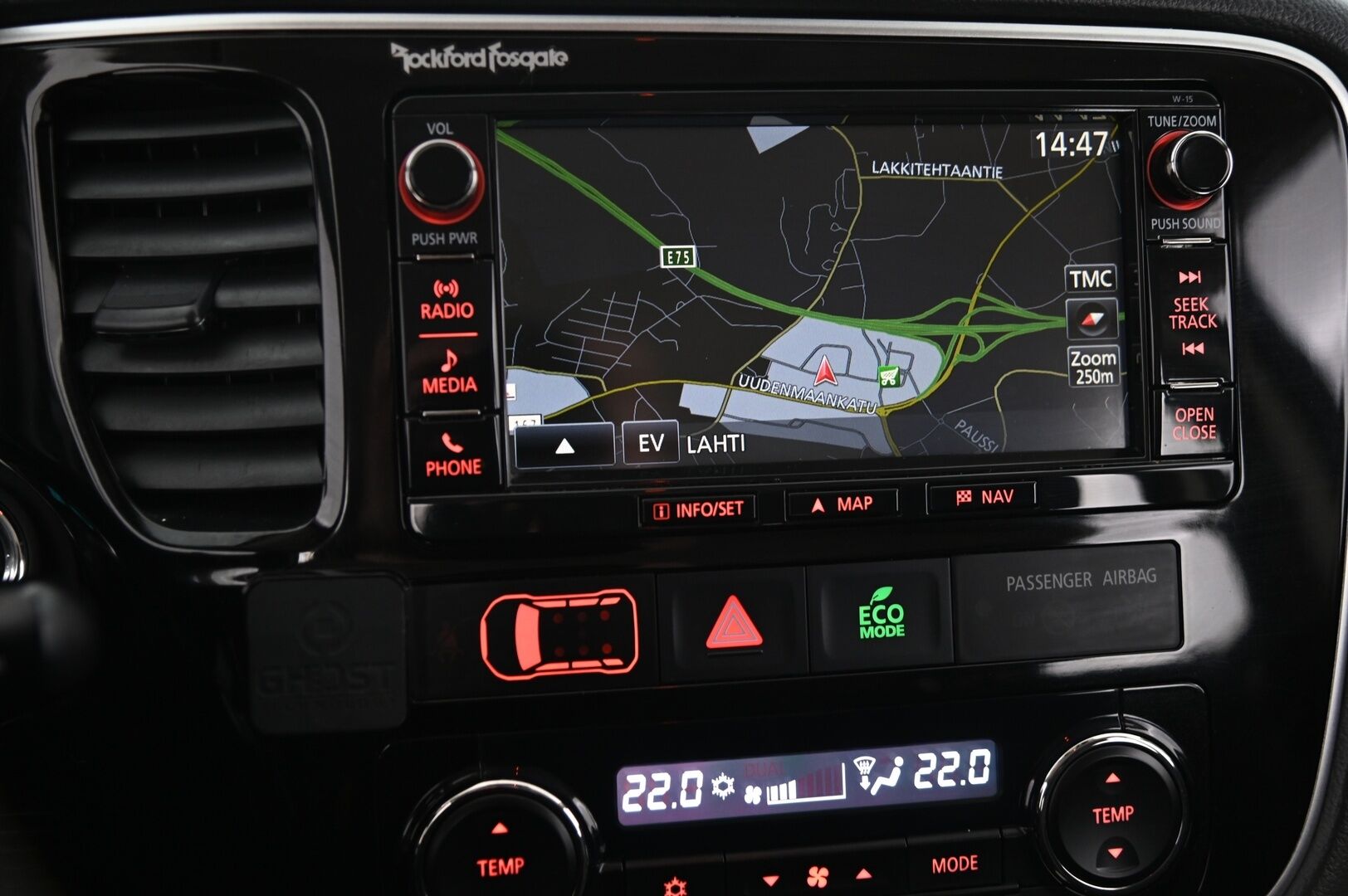 Mitsubishi Outlander 2016 Instyle Navi 4WD Aut *P-Kamera / Rockford Audio / Navi* - *Hyvät Nastat / Juuri tullut / Juuri leimattu* - HULLU BLACKWEEK KORKOTARJOUS 2,49%