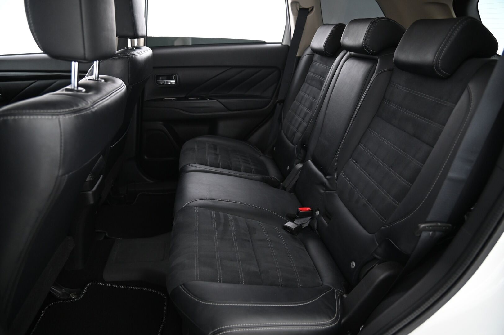 Mitsubishi Outlander 2016 Instyle Navi 4WD Aut *P-Kamera / Rockford Audio / Navi* - *Hyvät Nastat / Juuri tullut / Juuri leimattu* - HULLU BLACKWEEK KORKOTARJOUS 2,49%