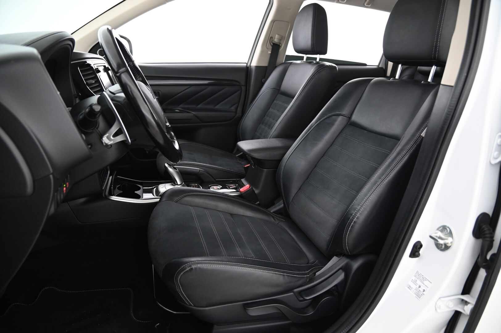 Mitsubishi Outlander 2016 Instyle Navi 4WD Aut *P-Kamera / Rockford Audio / Navi* - *Hyvät Nastat / Juuri tullut / Juuri leimattu* - HULLU BLACKWEEK KORKOTARJOUS 2,49%