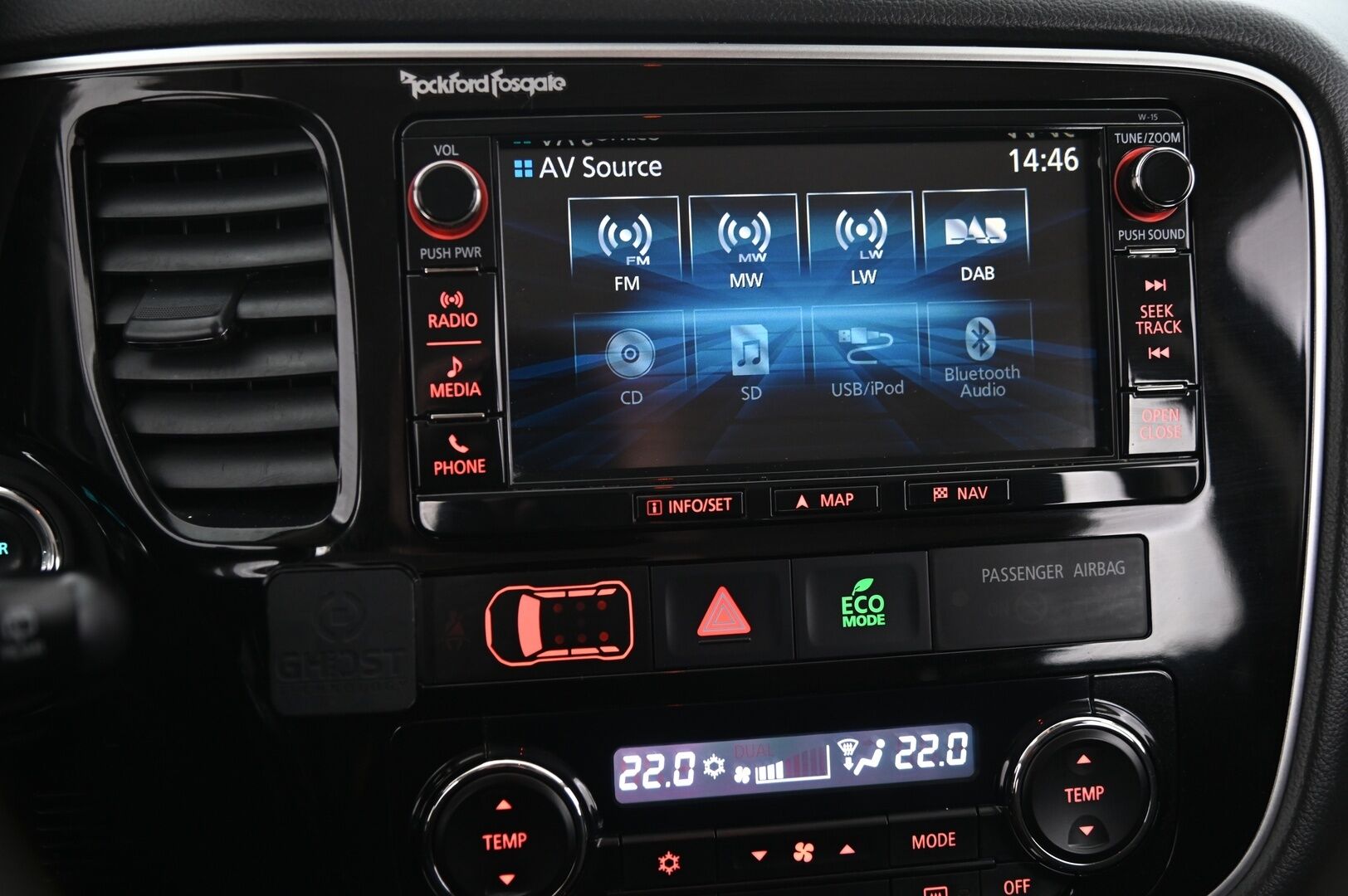 Mitsubishi Outlander 2016 Instyle Navi 4WD Aut *P-Kamera / Rockford Audio / Navi* - *Hyvät Nastat / Juuri tullut / Juuri leimattu* - HULLU BLACKWEEK KORKOTARJOUS 2,49%