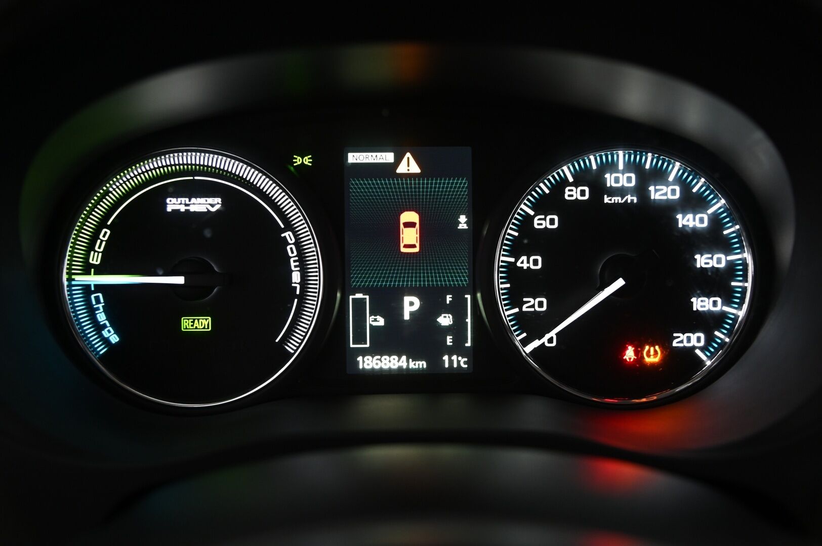 Mitsubishi Outlander 2015 Mitsubishi Outlander Farmari (AC) 4ov 1998cm3 *P-Kamera / Rockford Audio / Navi* - *Hyvät Nastat / Juuri tullut / Juuri leimattu* - HULLU BLACKWEEK KORKOTARJOUS 2,49%