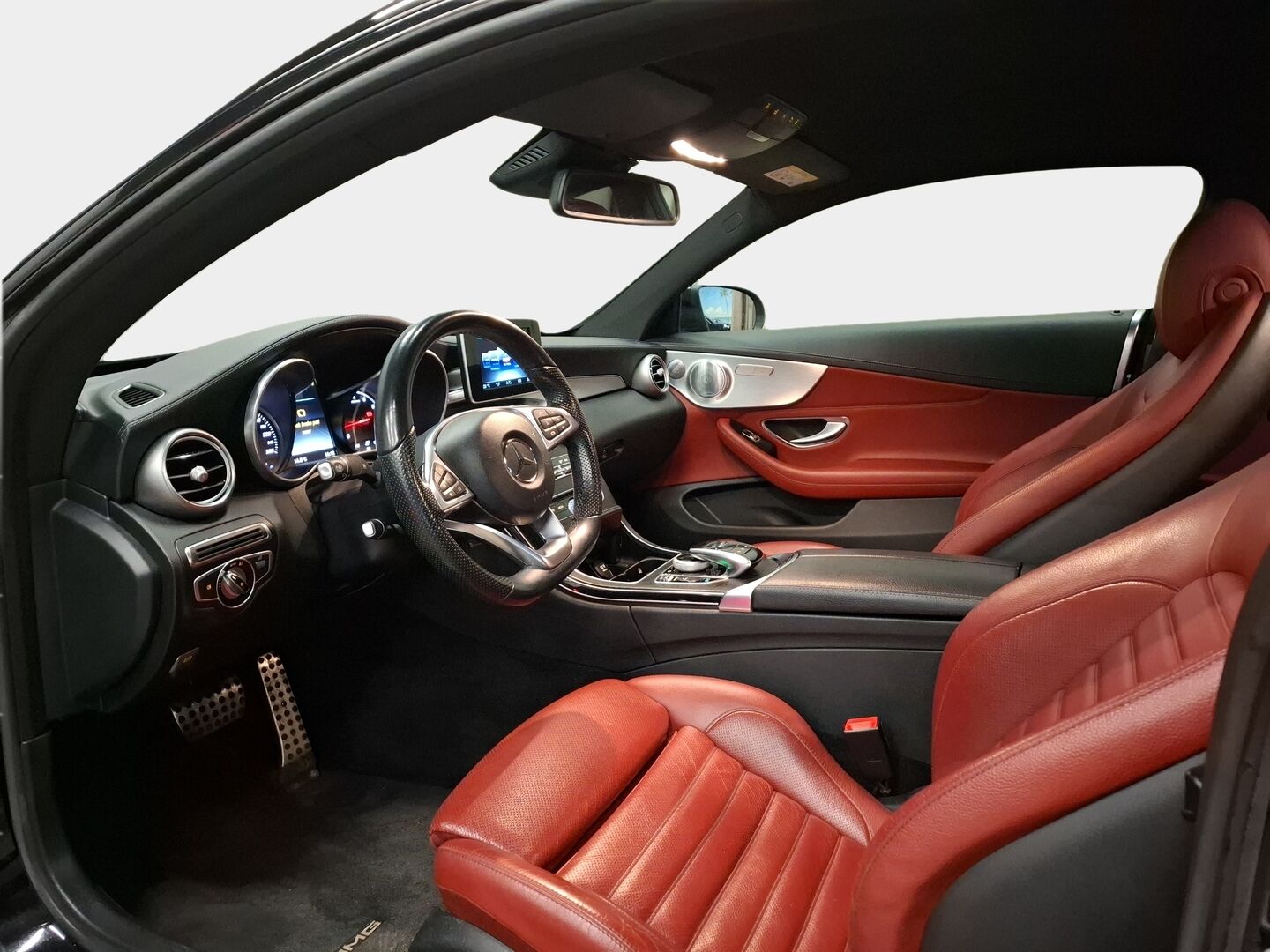 Mercedes-Benz C 2017 200 Coupé A Business AMG / Burmester / Punaiset nahat / Sporttipenkit / Navi / Koukku / Vakkari / Lohko&sisäp. / - / Todella siisti! / Hyvin huollettu / 2x renkaat&vanteet / Tulossa myyntiin! / - HULLU BLACKWEEK KORKOTARJOUS 2,49%