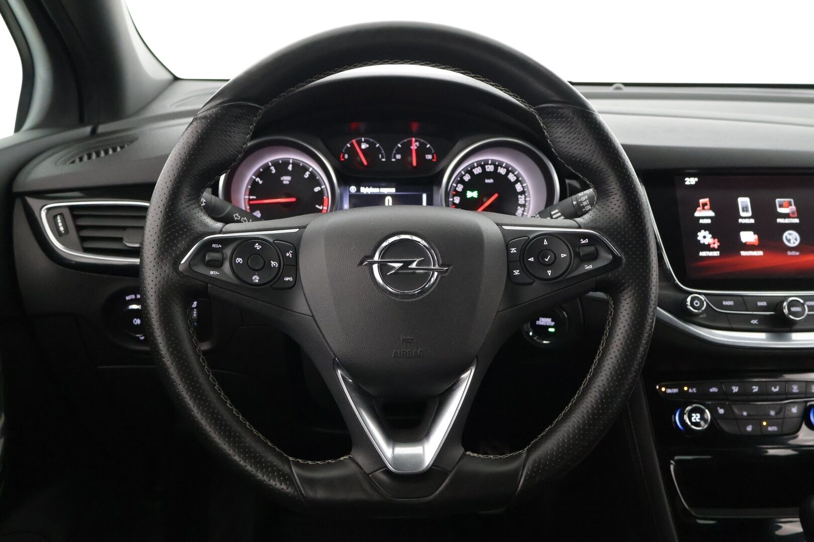 Opel Astra 2018 5-ov Innovation 1,4 Turbo *  ACC / Kaistavahti / BLIS / Avaimeton kulku ja käyn / P-Kamera / Lohko ja sisä * - Kesäkuussa huollettu / Jakopää ketjulla / Hyvät renkaat / Hyvä huoltohistoria *