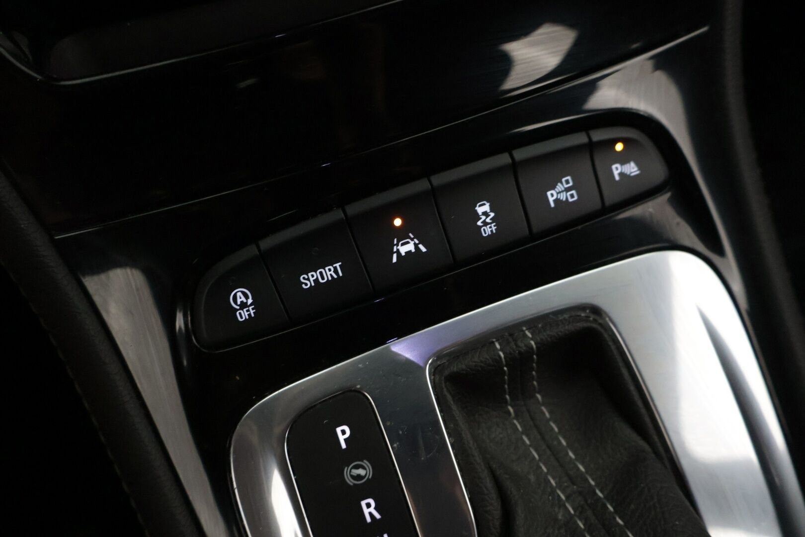 Opel Astra 2018 5-ov Innovation 1,4 Turbo *  ACC / Kaistavahti / BLIS / Avaimeton kulku ja käyn / P-Kamera / Lohko ja sisä * - Kesäkuussa huollettu / Jakopää ketjulla / Hyvät renkaat / Hyvä huoltohistoria *