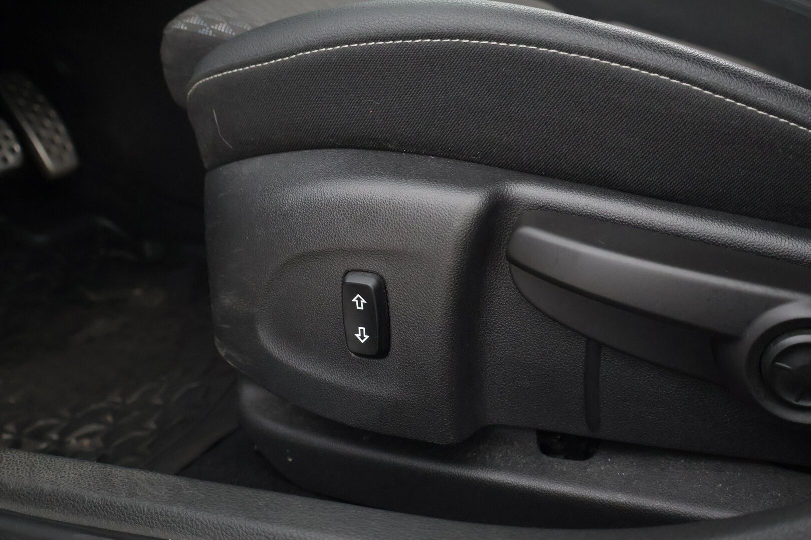 Opel Astra 2018 5-ov Innovation 1,4 Turbo *  ACC / Kaistavahti / BLIS / Avaimeton kulku ja käyn / P-Kamera / Lohko ja sisä * - Kesäkuussa huollettu / Jakopää ketjulla / Hyvät renkaat / Hyvä huoltohistoria *