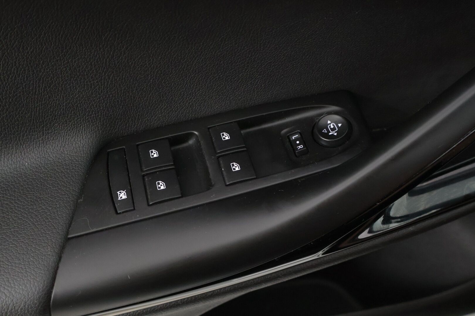 Opel Astra 2018 5-ov Innovation 1,4 Turbo *  ACC / Kaistavahti / BLIS / Avaimeton kulku ja käyn / P-Kamera / Lohko ja sisä * - Kesäkuussa huollettu / Jakopää ketjulla / Hyvät renkaat / Hyvä huoltohistoria *