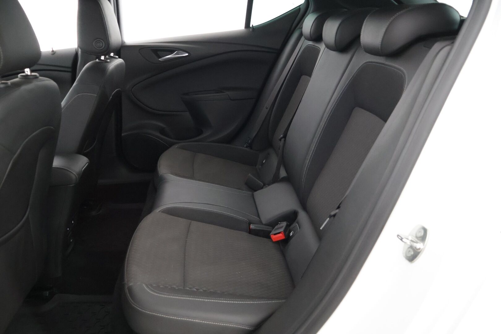 Opel Astra 2018 5-ov Innovation 1,4 Turbo *  ACC / Kaistavahti / BLIS / Avaimeton kulku ja käyn / P-Kamera / Lohko ja sisä * - Kesäkuussa huollettu / Jakopää ketjulla / Hyvät renkaat / Hyvä huoltohistoria *