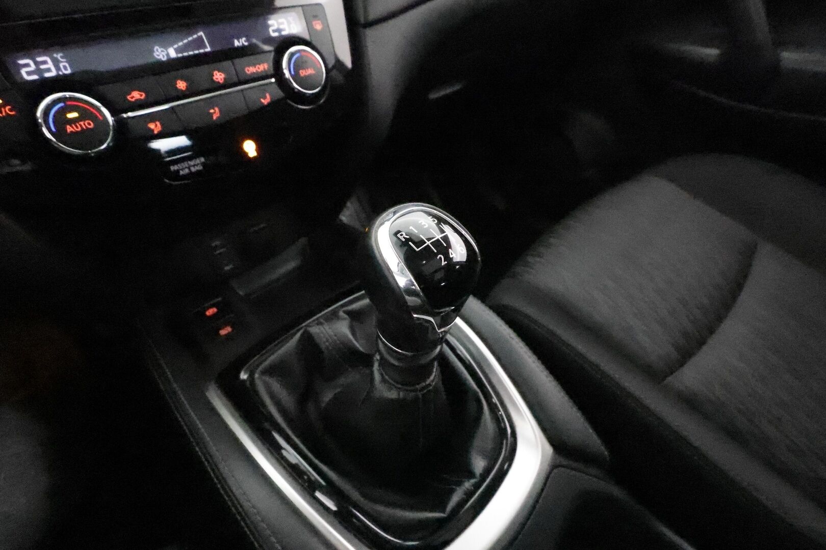 Nissan X-Trail 2018 DIG-T 163 N-Connecta 2WD MT 7 seats - Suomiauto / Panorama / 360-Kamera / Vetokoukku / Ratinlämmitys / LED / KeylessGo / Huippuvarusteet / Juuri tullut Tampereelle!