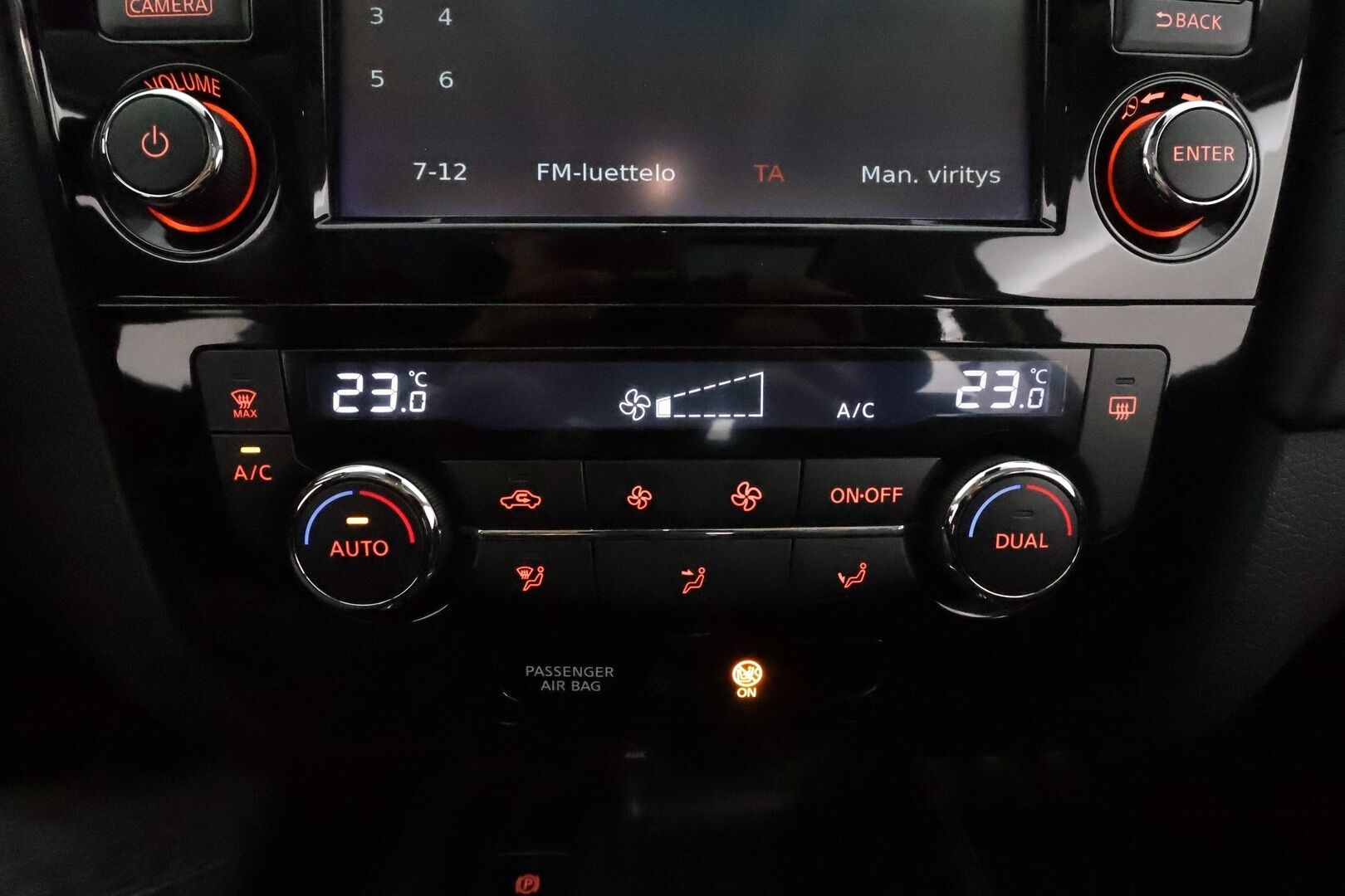 Nissan X-Trail 2018 DIG-T 163 N-Connecta 2WD MT 7 seats - Suomiauto / Panorama / 360-Kamera / Vetokoukku / Ratinlämmitys / LED / KeylessGo / Huippuvarusteet / Juuri tullut Tampereelle!