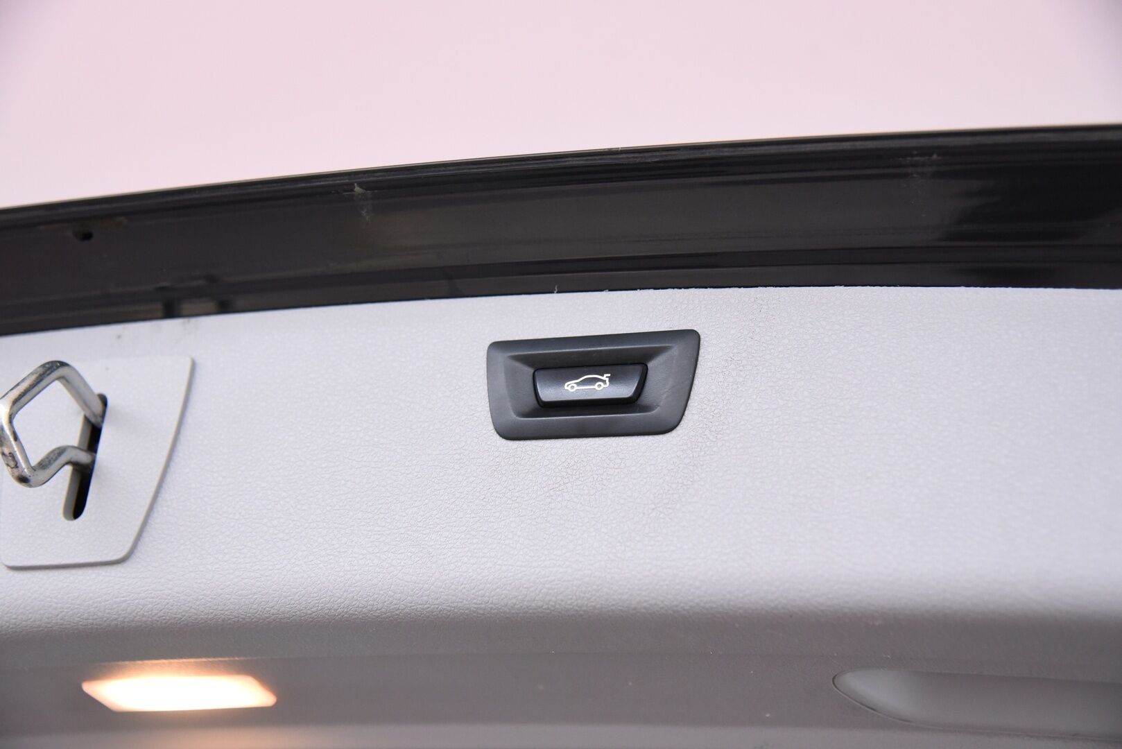 BMW 318 2016 3-sarja F31 Touring 318d A Business / Vetokoukku / P. Tutkat / Lohkolämmitin / Sähkökontti - 2x Hyvät renkaat!