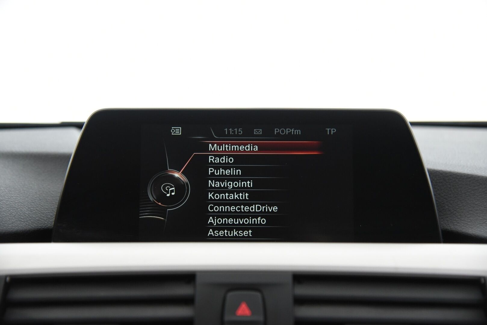 BMW 318 2016 3-sarja F31 Touring 318d A Business / Vetokoukku / P. Tutkat / Lohkolämmitin / Sähkökontti - 2x Hyvät renkaat!