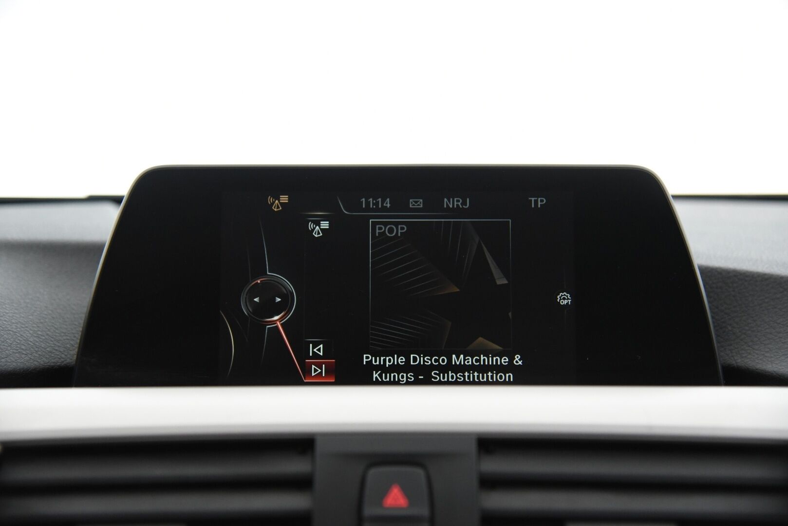 BMW 318 2016 3-sarja F31 Touring 318d A Business / Vetokoukku / P. Tutkat / Lohkolämmitin / Sähkökontti - 2x Hyvät renkaat!