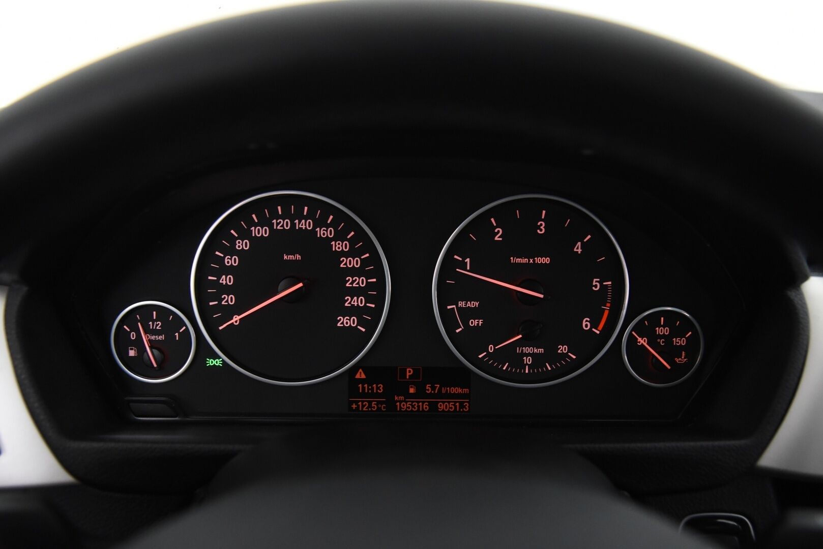 BMW 318 2016 3-sarja F31 Touring 318d A Business / Vetokoukku / P. Tutkat / Lohkolämmitin / Sähkökontti - 2x Hyvät renkaat!