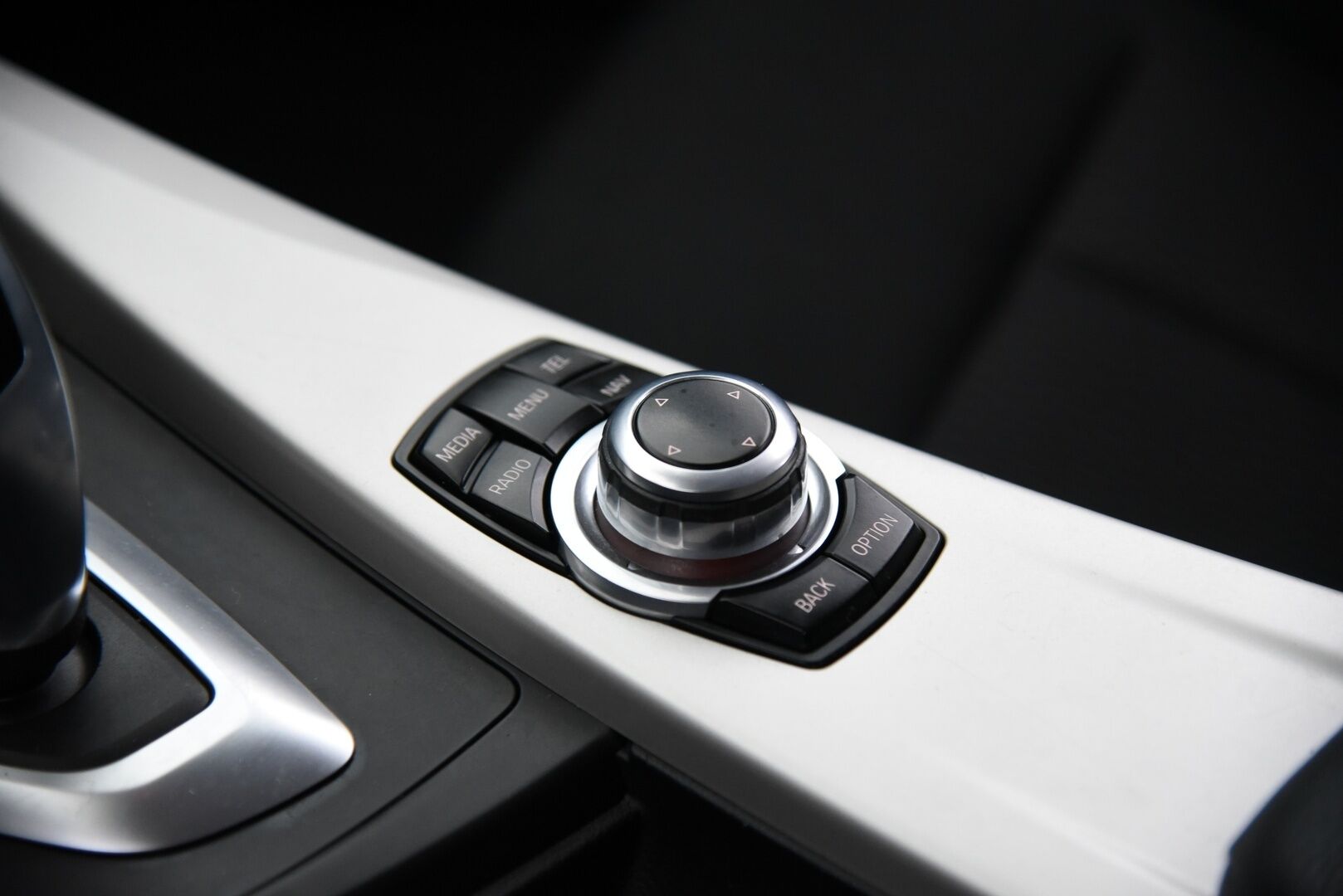 BMW 318 2016 3-sarja F31 Touring 318d A Business / Vetokoukku / P. Tutkat / Lohkolämmitin / Sähkökontti - 2x Hyvät renkaat!