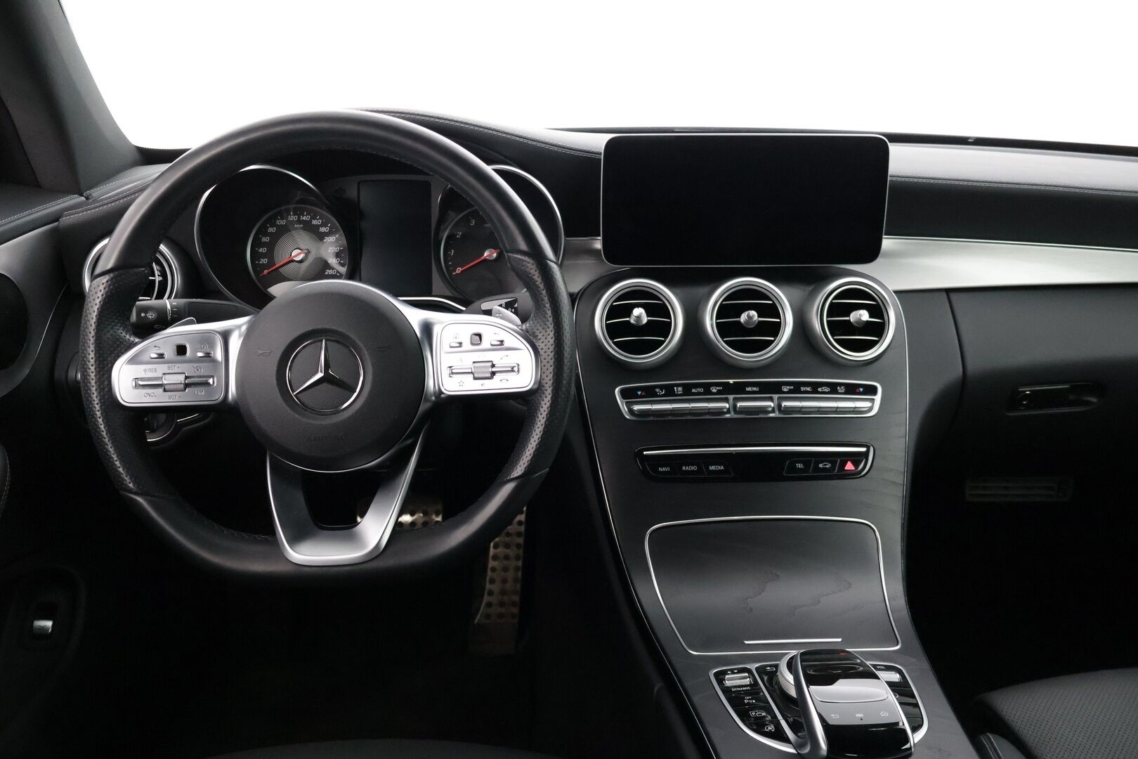 Mercedes-Benz C 2019 200 A Coupé AMG-Styling * Comand / P-Kamera / Sporttinahat / Navi / AppleCarPlay * - 3,99 % KORKOTARJOUS TÄHÄN AUTOON - * 2-om Suomi-auto / Merkkiliikkeen Huoltohistoria *