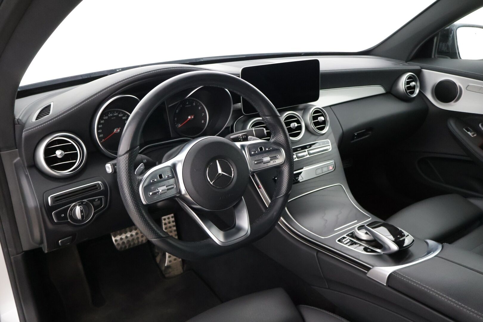 Mercedes-Benz C 2019 200 A Coupé AMG-Styling * Comand / P-Kamera / Sporttinahat / Navi / AppleCarPlay * - 3,99 % KORKOTARJOUS TÄHÄN AUTOON - * 2-om Suomi-auto / Merkkiliikkeen Huoltohistoria *