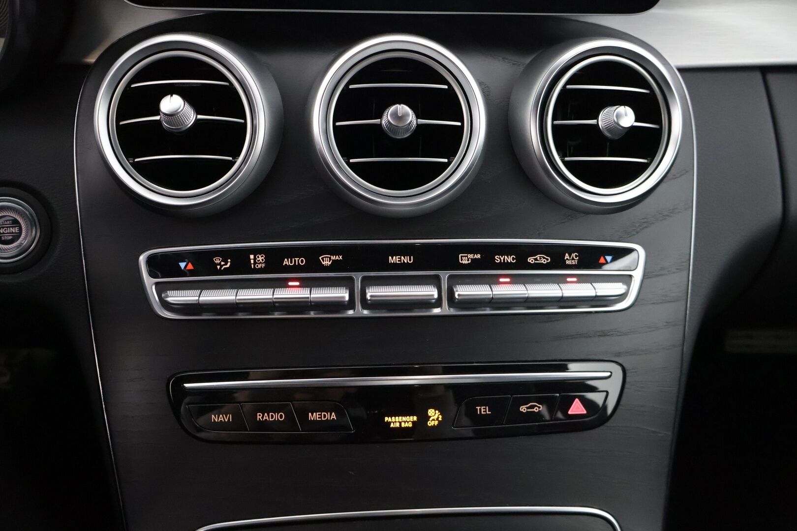 Mercedes-Benz C 2019 200 A Coupé AMG-Styling * Comand / P-Kamera / Sporttinahat / Navi / AppleCarPlay * - 3,99 % KORKOTARJOUS TÄHÄN AUTOON - * 2-om Suomi-auto / Merkkiliikkeen Huoltohistoria *