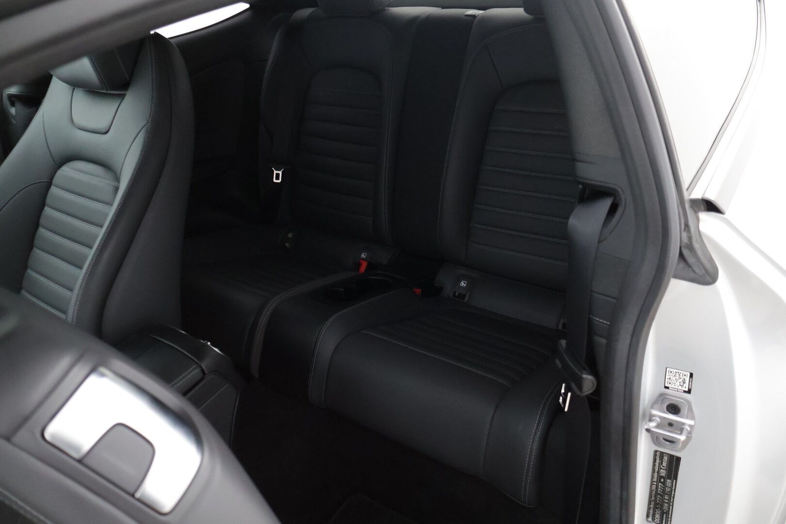 Mercedes-Benz C 2019 200 A Coupé AMG-Styling * Comand / P-Kamera / Sporttinahat / Navi / AppleCarPlay * - 3,99 % KORKOTARJOUS TÄHÄN AUTOON - * 2-om Suomi-auto / Merkkiliikkeen Huoltohistoria *